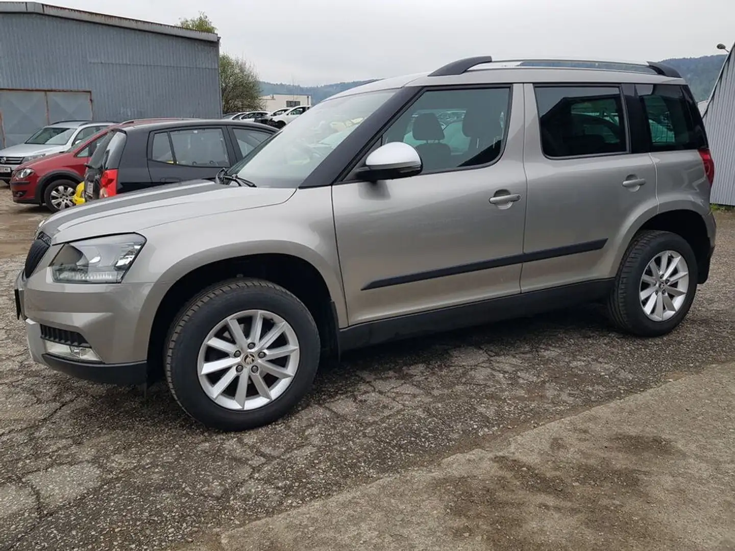 Skoda Yeti Ambition Outdoor 1,2 TSI / AHV / 4- Zylinder Beige - 2