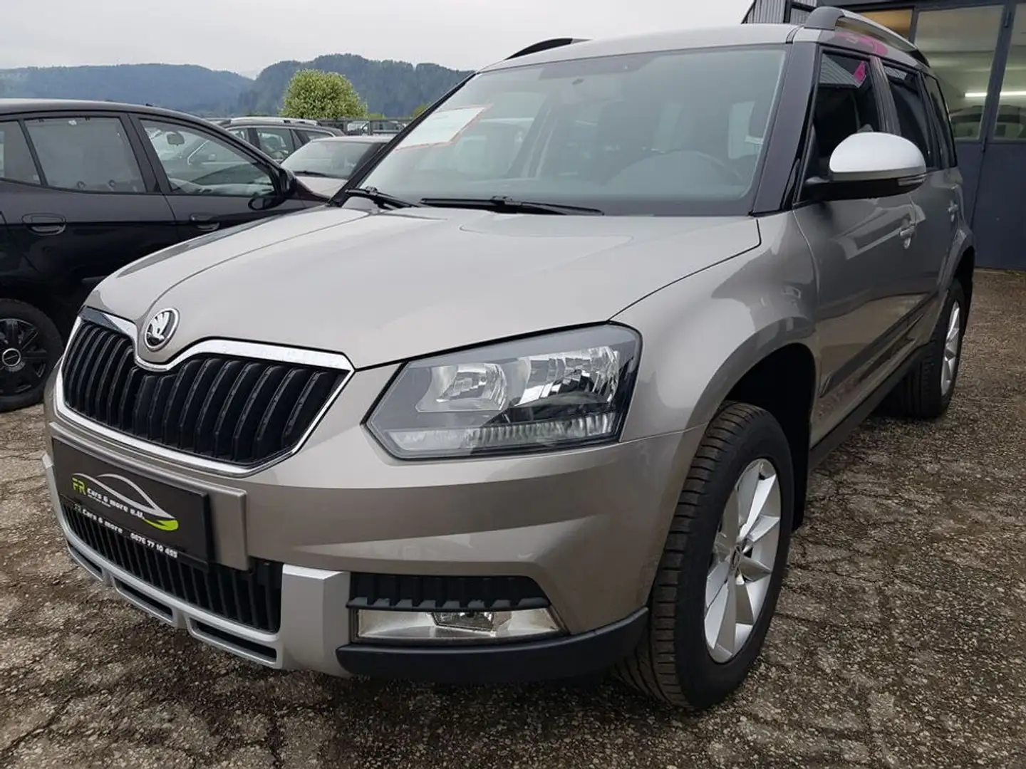 Skoda Yeti Ambition Outdoor 1,2 TSI / AHV / 4- Zylinder Beige - 1