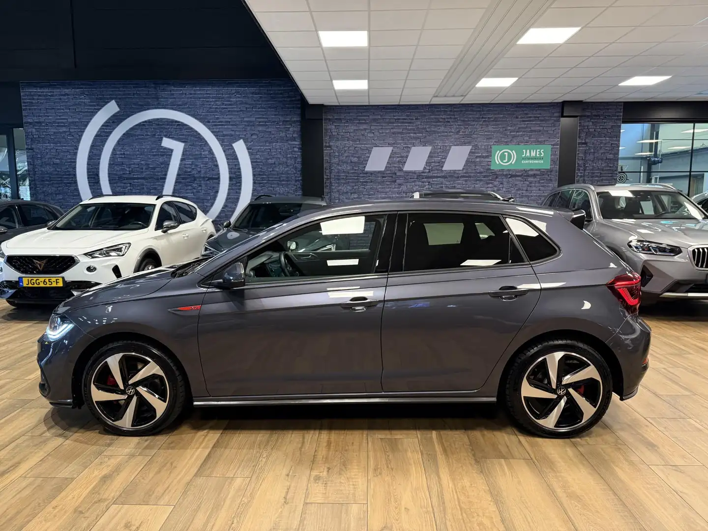 Volkswagen Polo GTI 2.0 TSI |CarPlay|Stoelverwarming|17" Inch lichmeta Grijs - 2