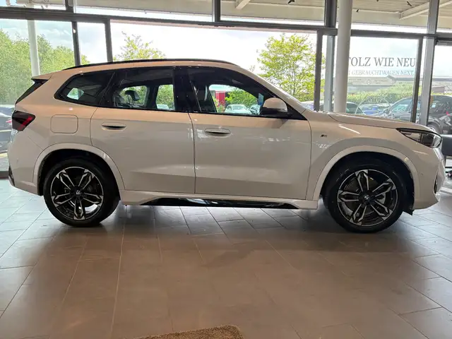 BMW X1 view 8