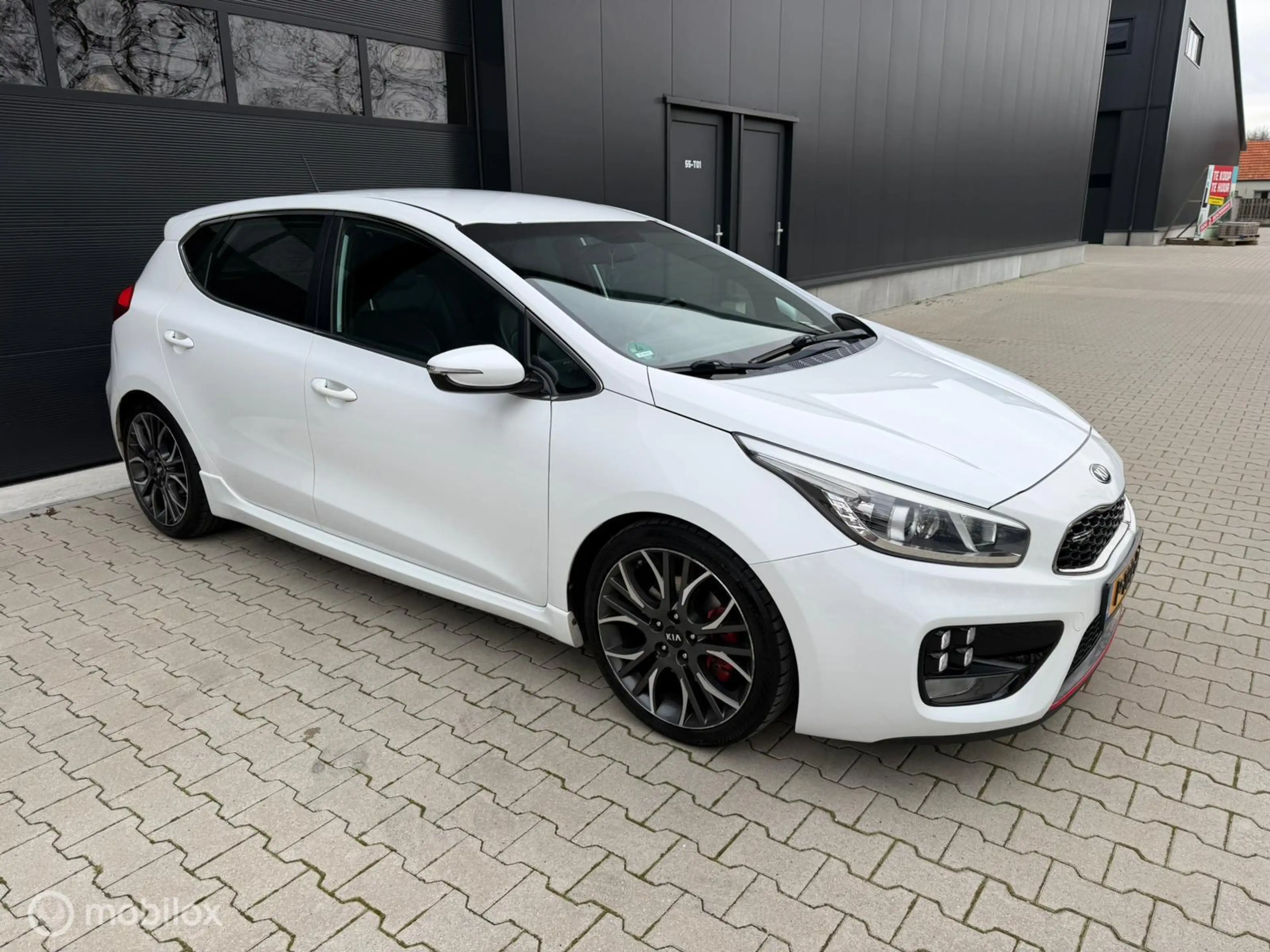 Kia Ceed / cee'd 1.6 GT I 204PK I Xenon I Stuurverw I NW APK Stoelv — photo 3