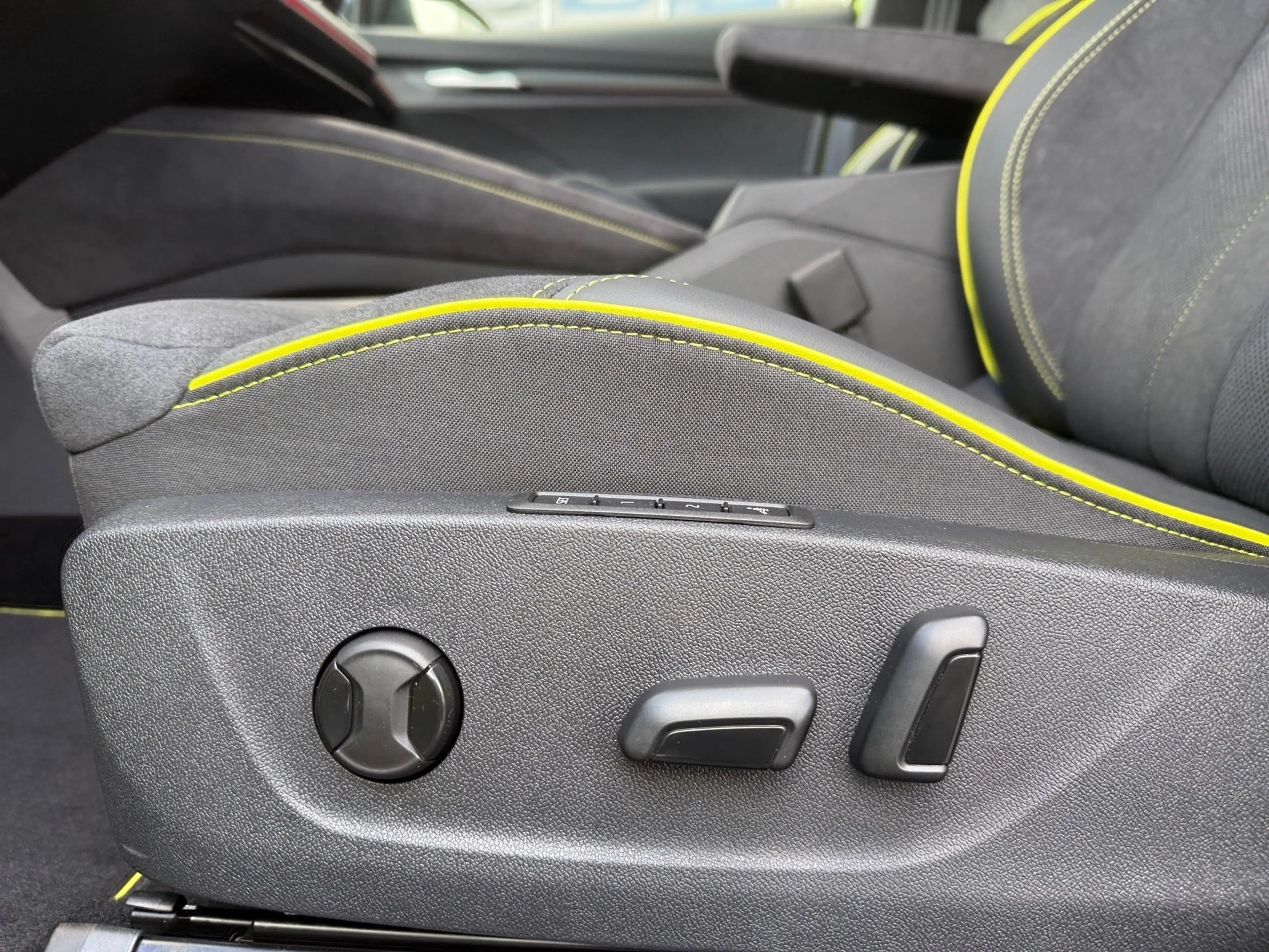 Skoda Elroq 4x4 RS Lounge HeadUp AHK Navi LED Kamera — photo 10