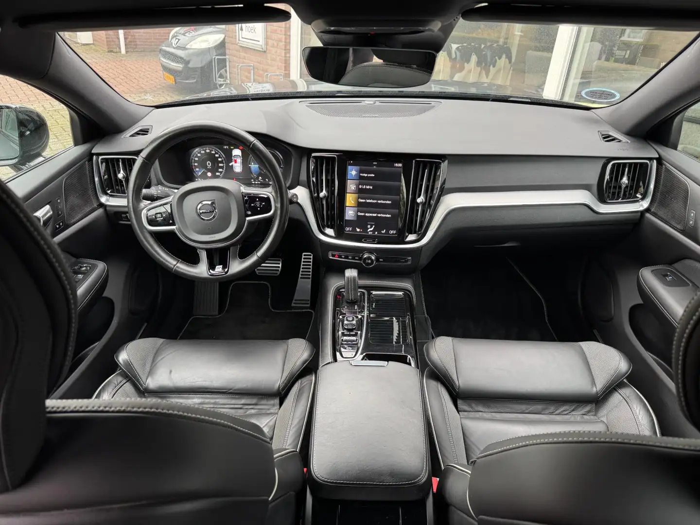 Volvo V60 2.0 T8 Twin Engine AWD R-Design I H&K I Leder I Ca Grijs - 2