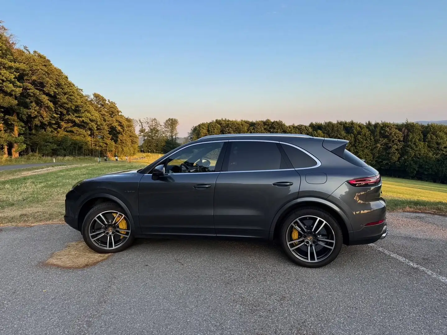 Porsche Cayenne Cayenne III Turbo S E-Hybrid PHEV 17,9 kWh Aut. Grau - 2