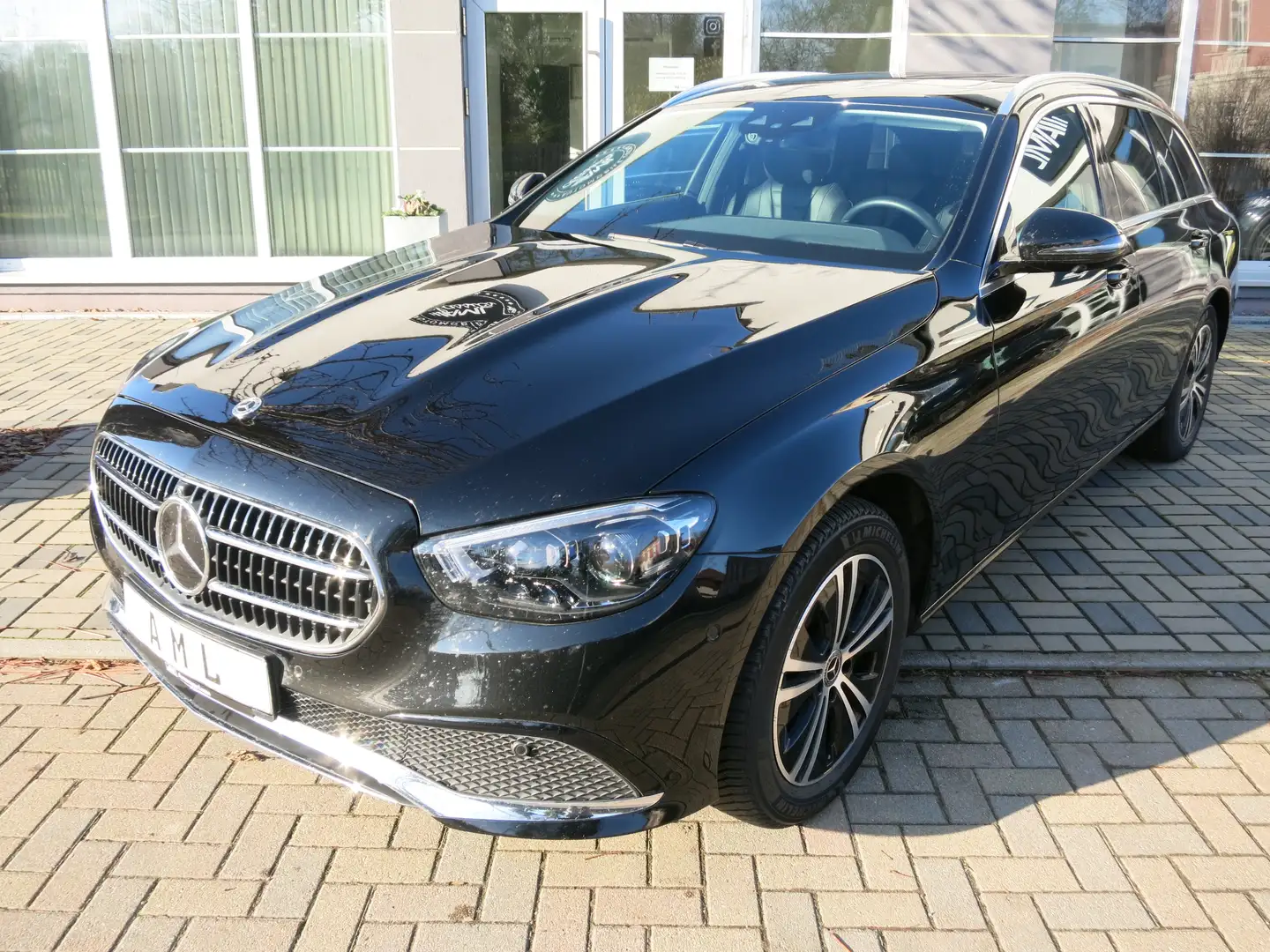 Mercedes-Benz E 300 E 300 d 4Matic Avantgarde Junge Sterne Burmester Schwarz - 1