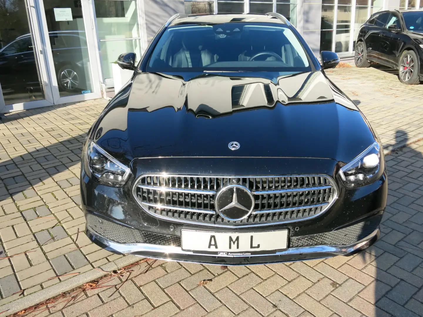 Mercedes-Benz E 300 E 300 d 4Matic Avantgarde Junge Sterne Burmester Schwarz - 2