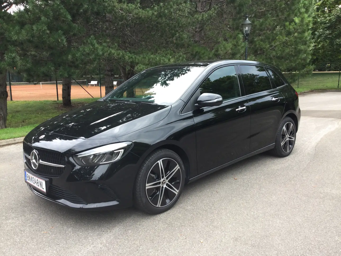 Mercedes-Benz B 250 B 250e//PROGRESSIVE-LINE ADVANCED PLUS//PANORAMA-SD//AHK Schwarz - 2