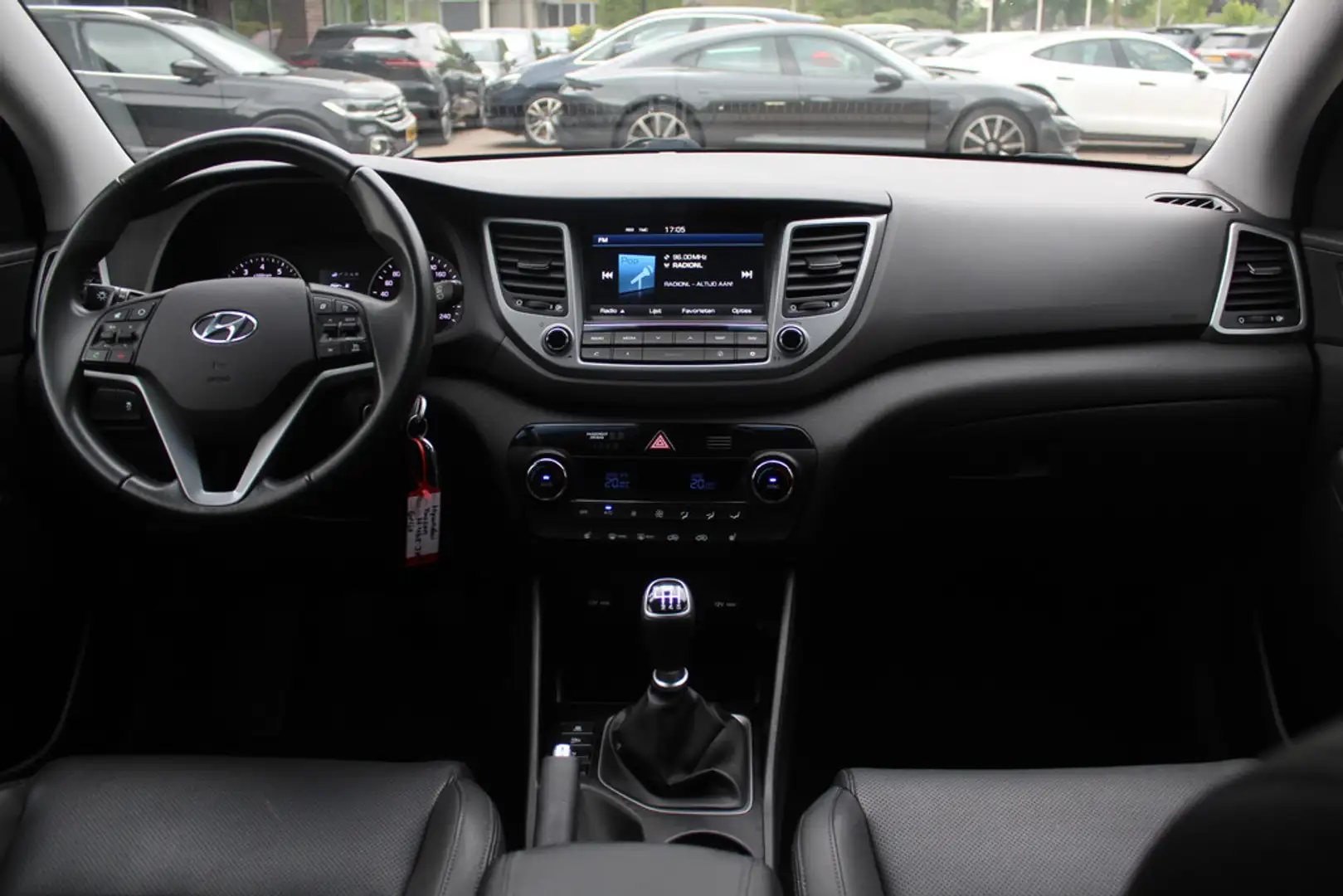 Hyundai TUCSON 1.6 GDi Comfort / Trekhaak / Camera / Leder / Navi Zwart - 2