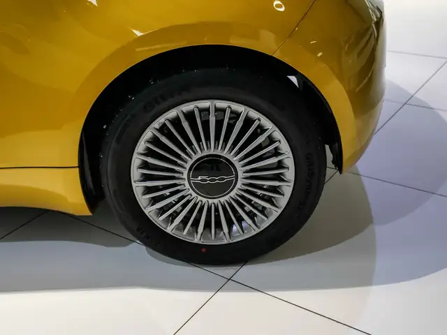 Fiat 500 view 4