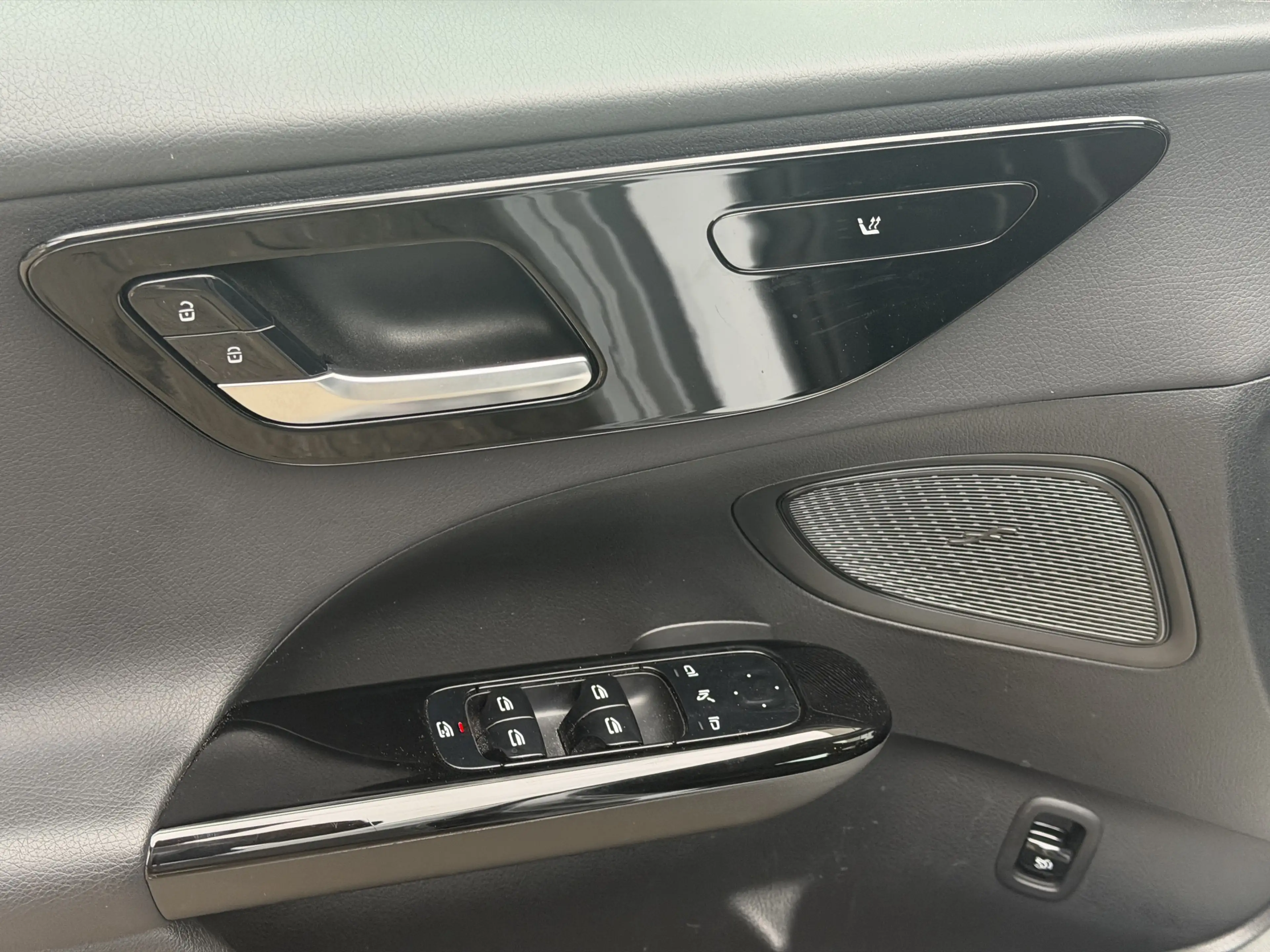 Mercedes-Benz C 200 200 d T 9G-TRONIC | RFK | LED | DAB — photo 12