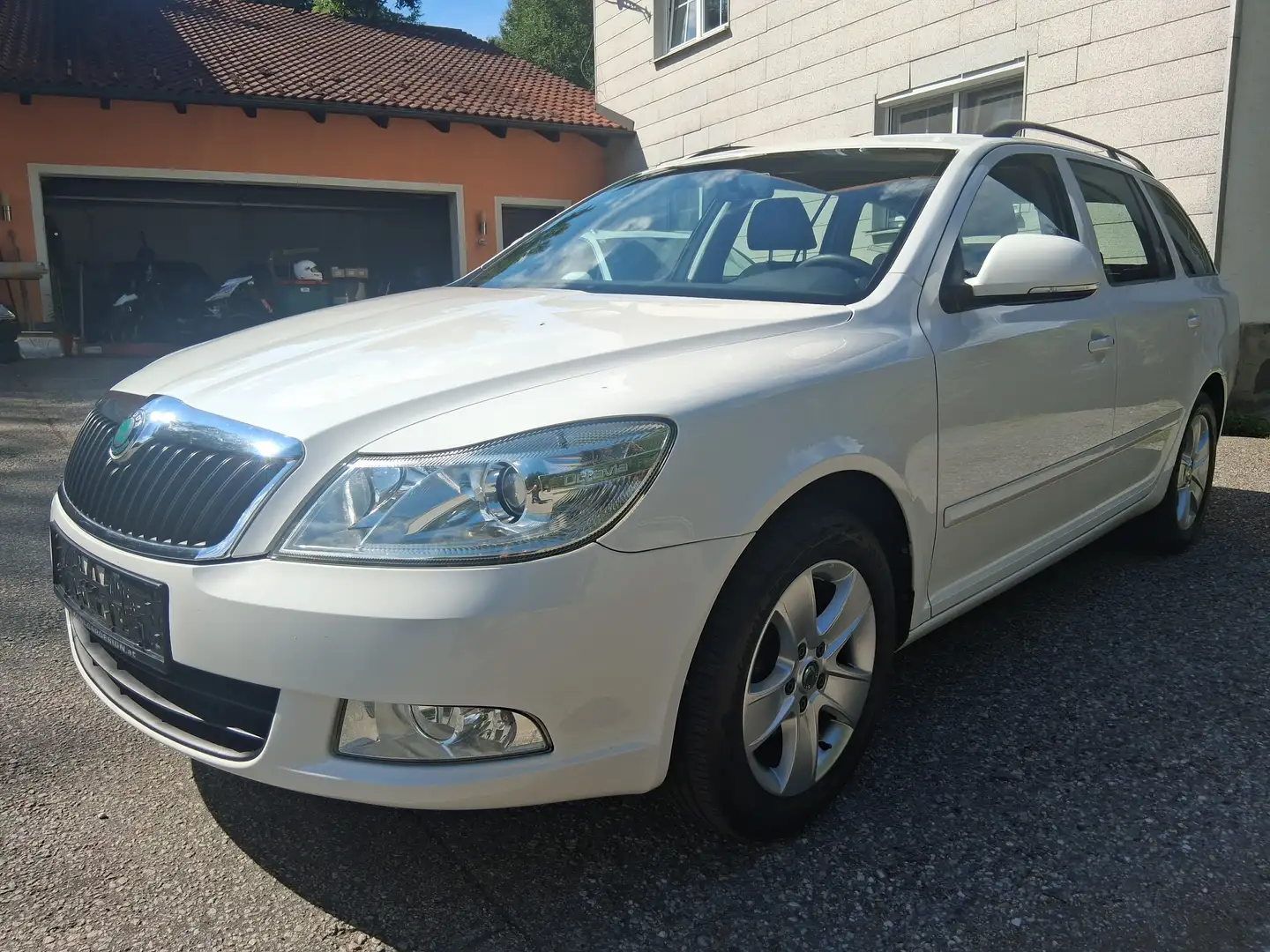 Skoda Octavia Combi 1,6 Ambition TDI CR DPF Weiß - 1