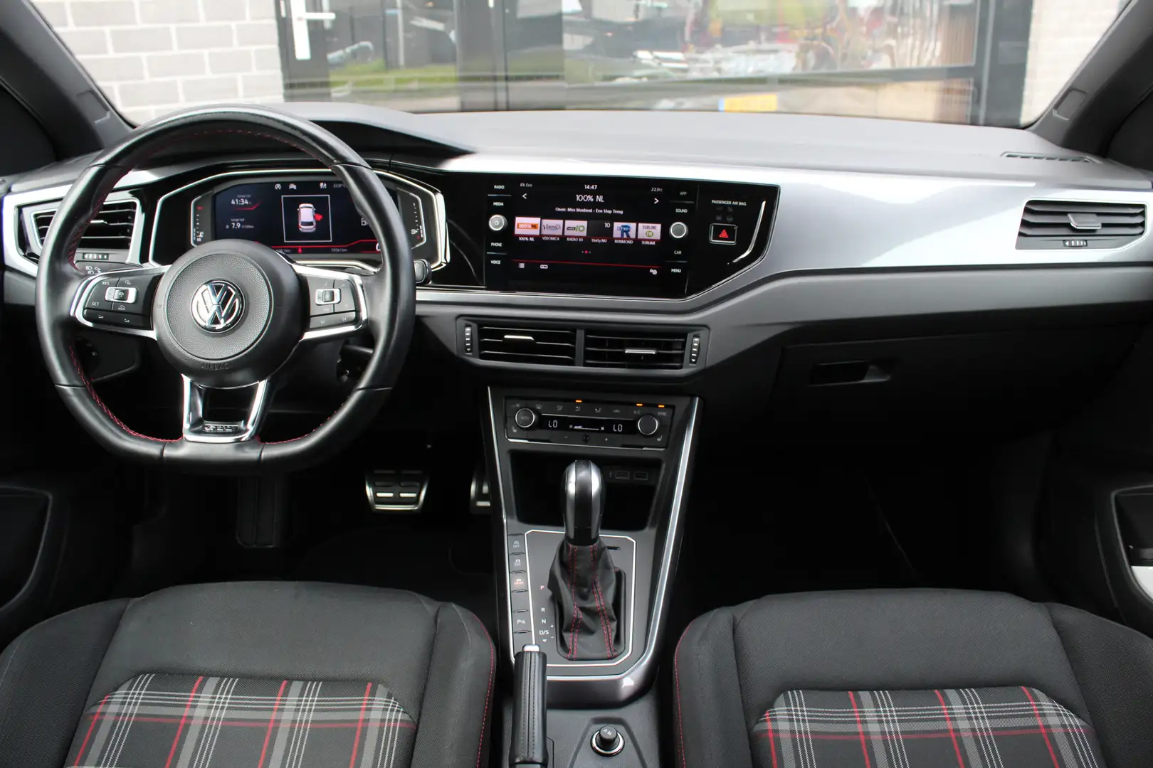 Volkswagen Polo GTI 2.0 TSI / Panoramadak / Carplay / Stoelverwarming Schwarz - 2