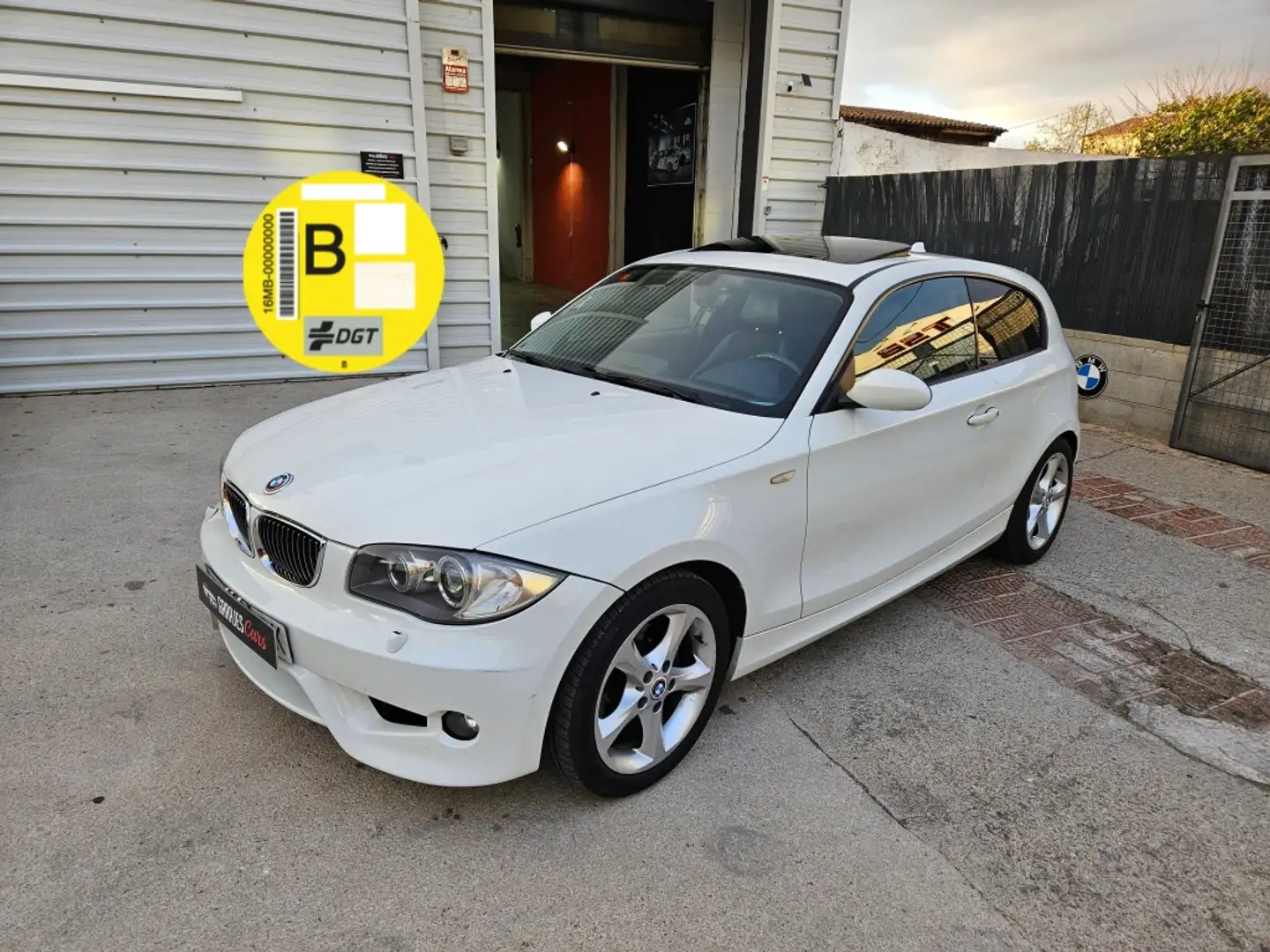 BMW 118 118d Coupé Білий - 1