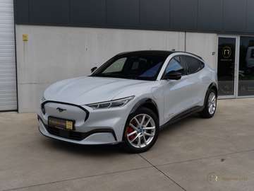 AWD l Pano l Electr. Seats l B&O l Camera