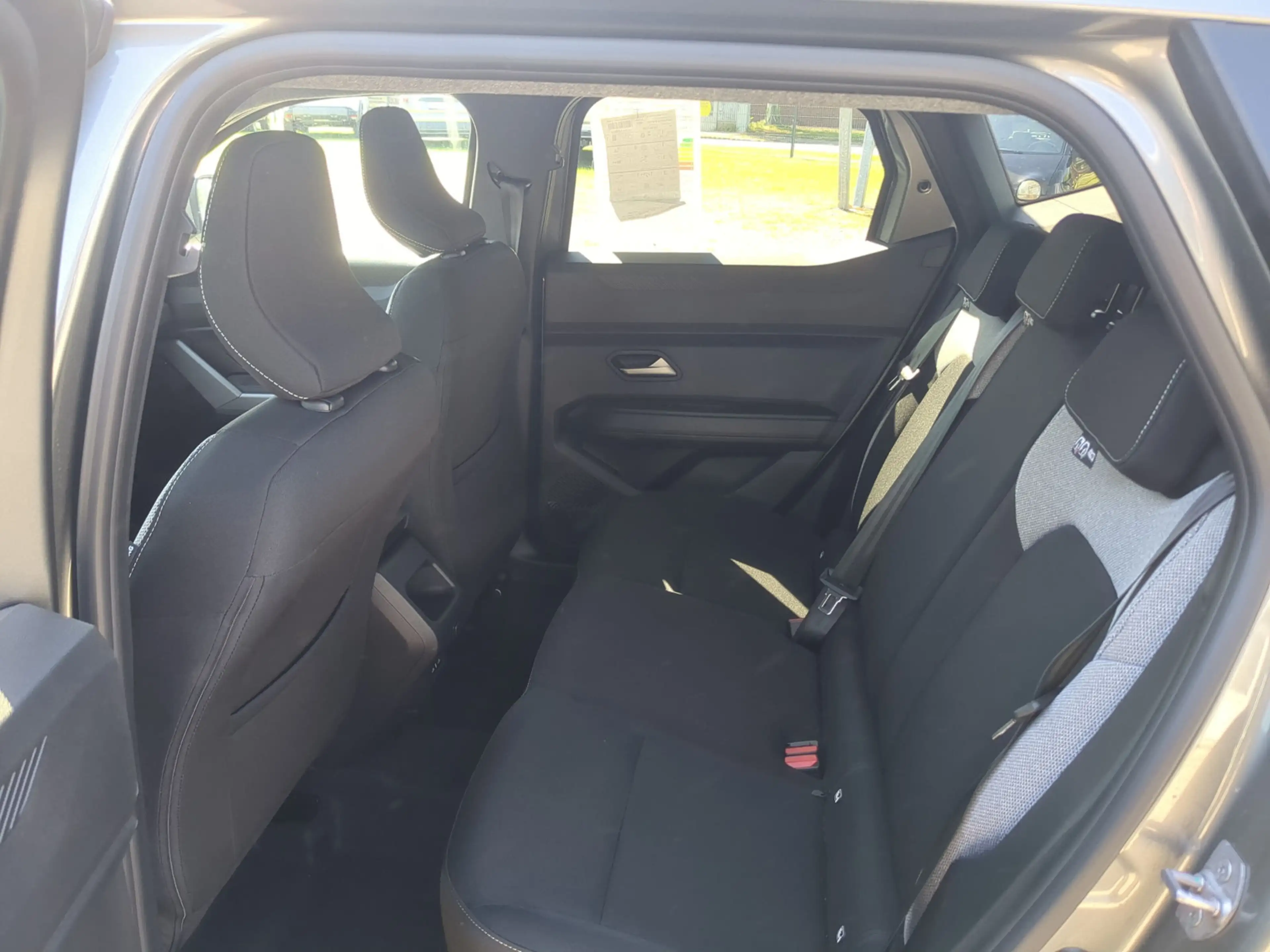 Dacia Duster Hybrid 155 Journey SHZ LKHZ Navi — photo 10