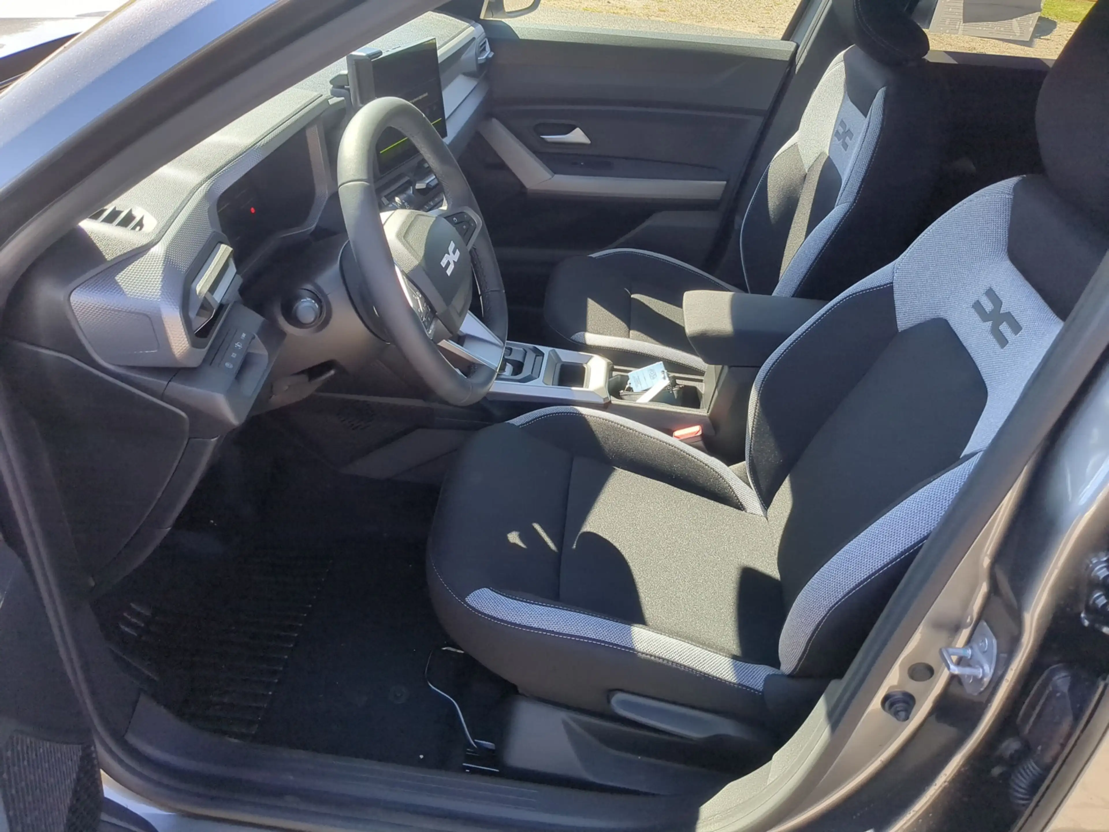Dacia Duster Hybrid 155 Journey SHZ LKHZ Navi — photo 5