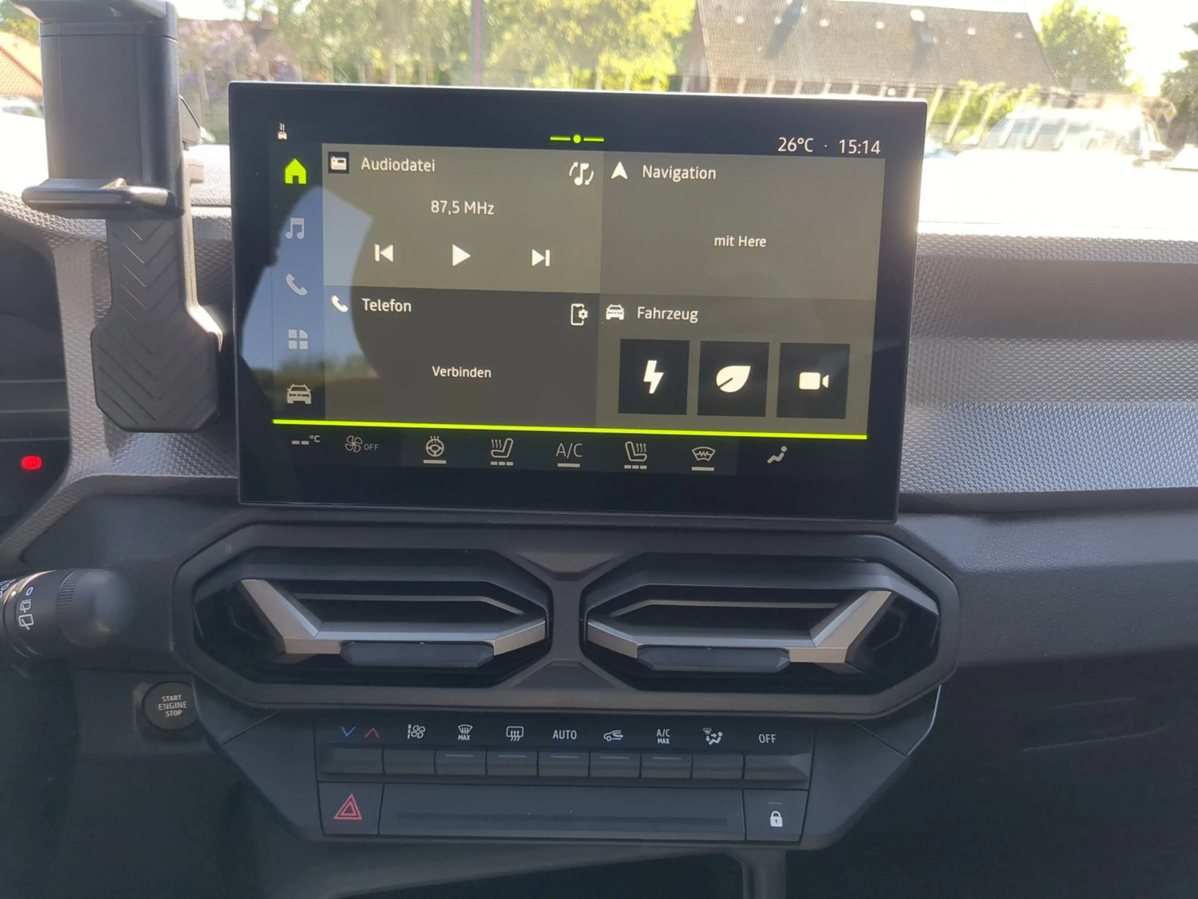 Dacia Duster Hybrid 155 Journey SHZ LKHZ Navi — photo 11