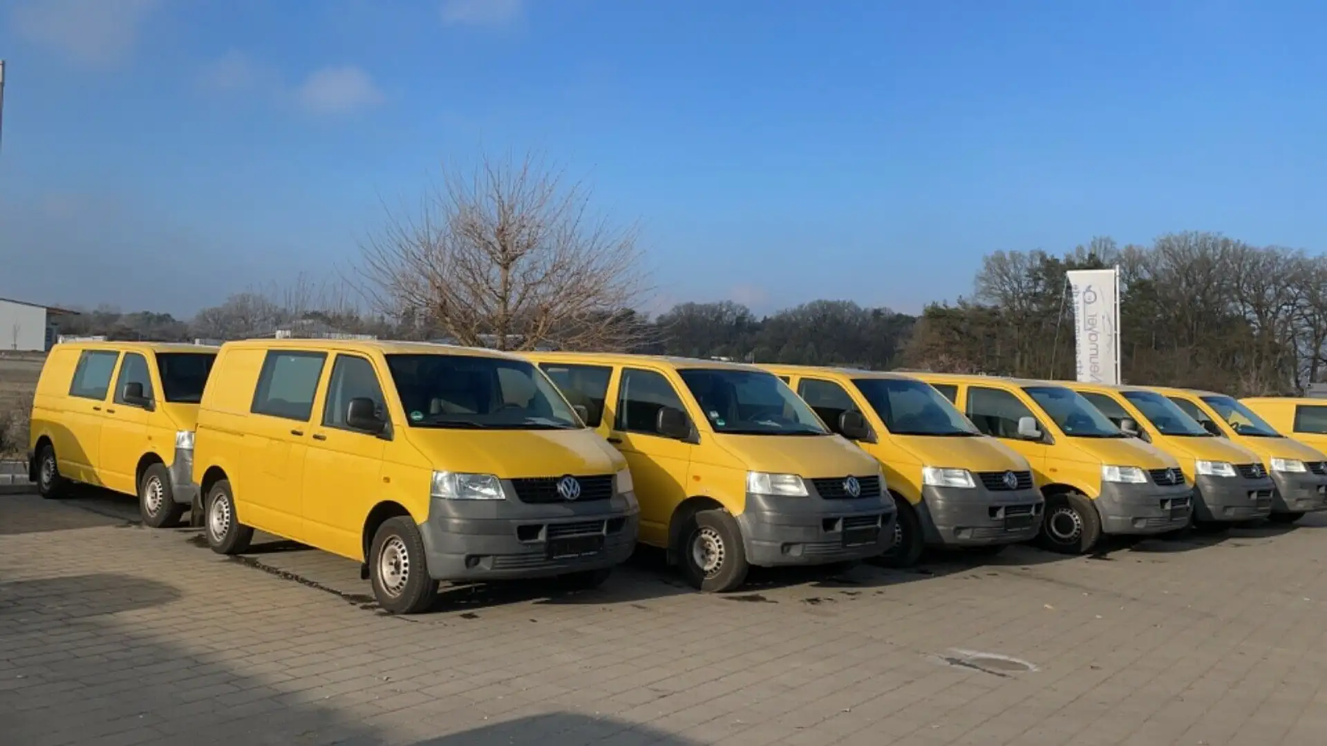 Volkswagen T5 Transporter mehrere auf Lager Amarillo - 1