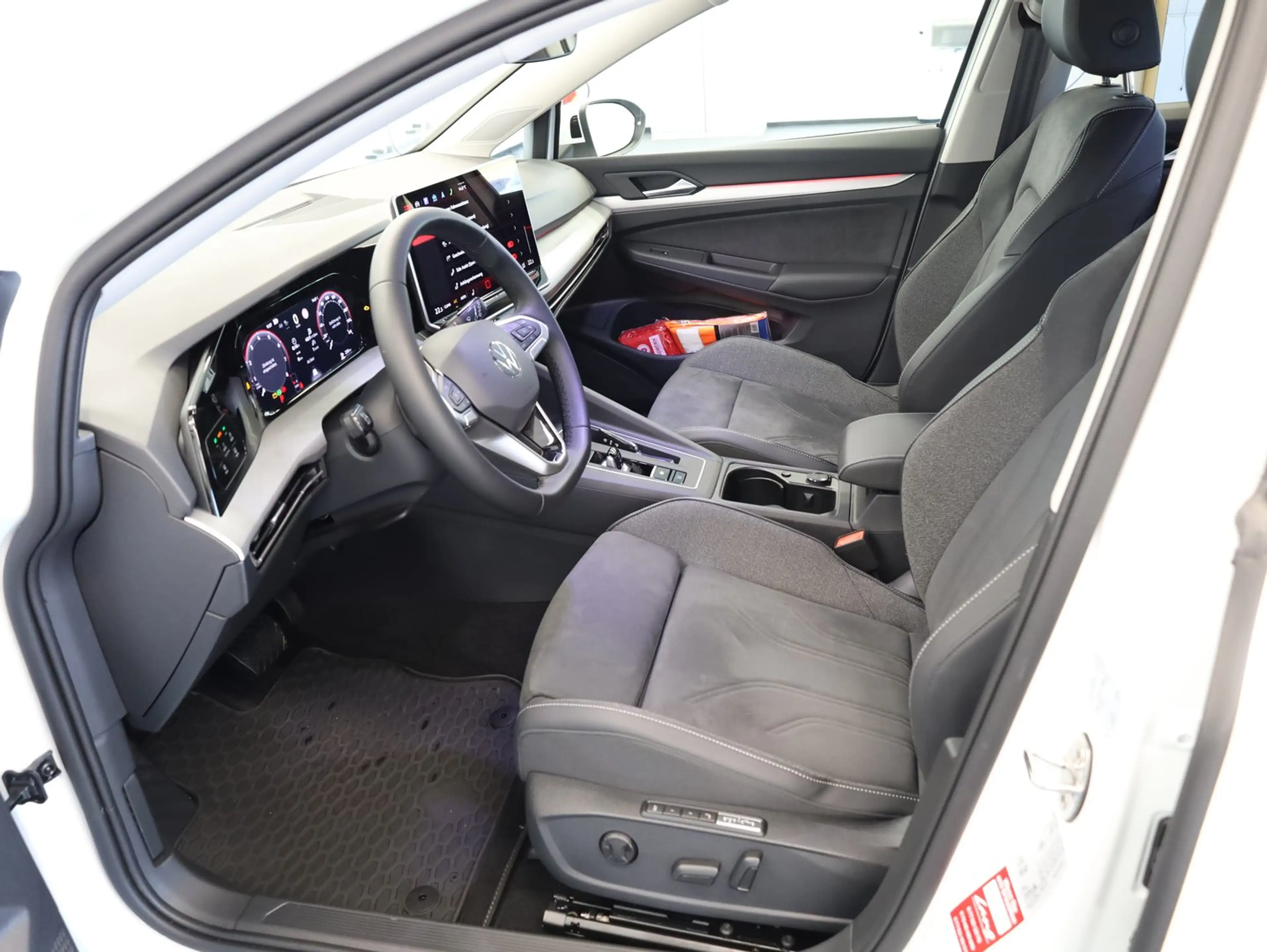 Volkswagen Golf Variant Business mHeV DSG — photo 12