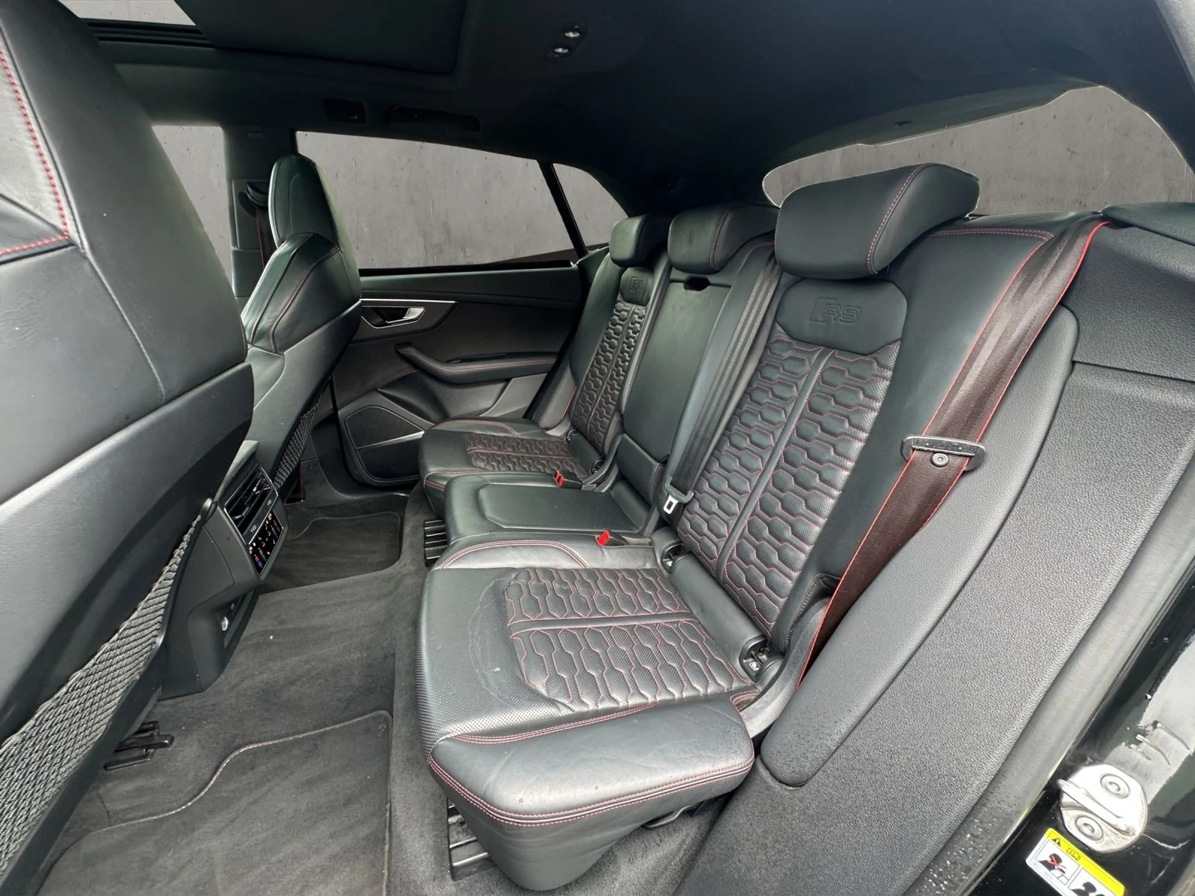 Audi RS Q8 RS Q8 4.0 TFSI quattro*Carbonpaket* — photo 12