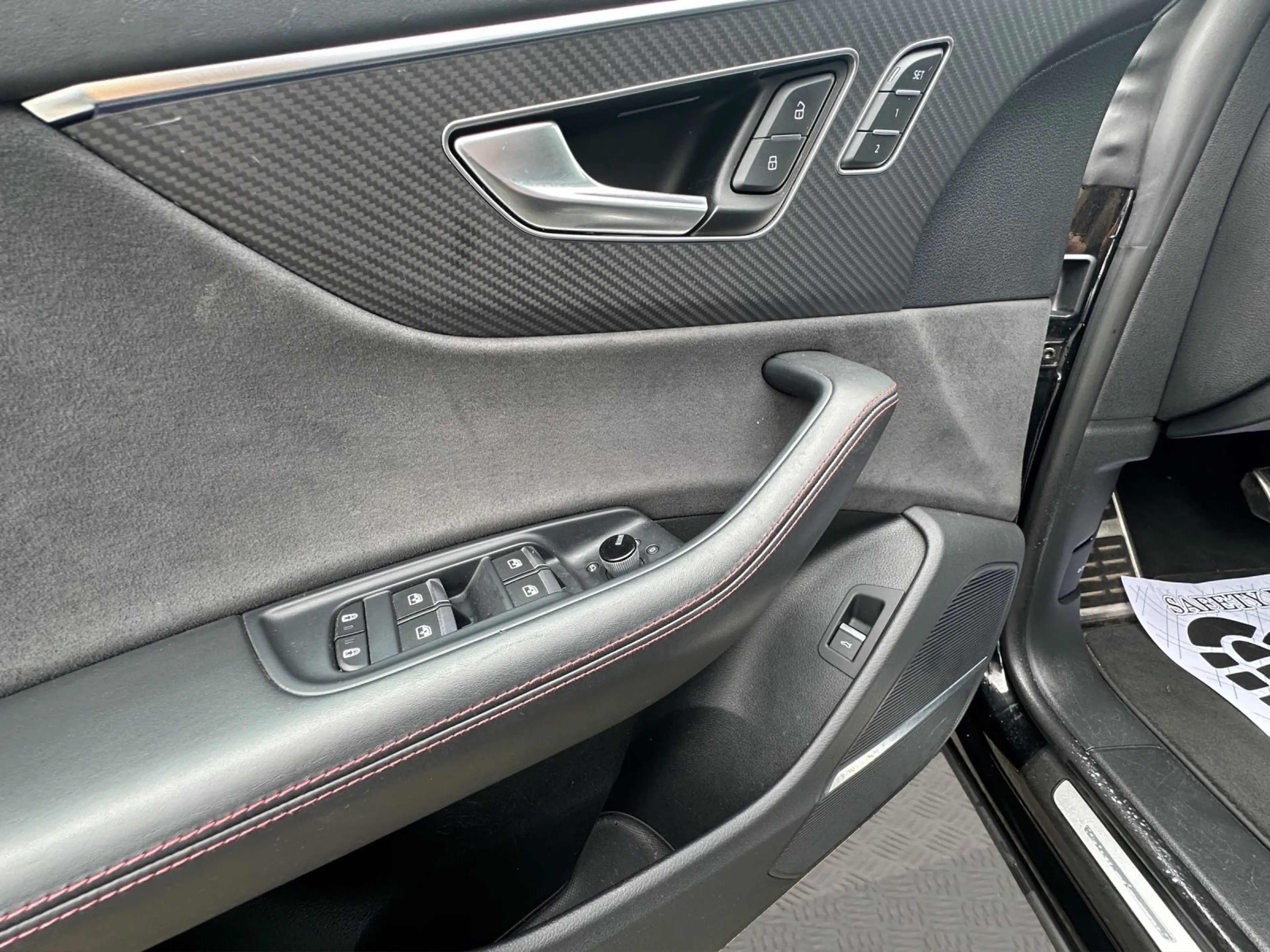 Audi RS Q8 RS Q8 4.0 TFSI quattro*Carbonpaket* — photo 15