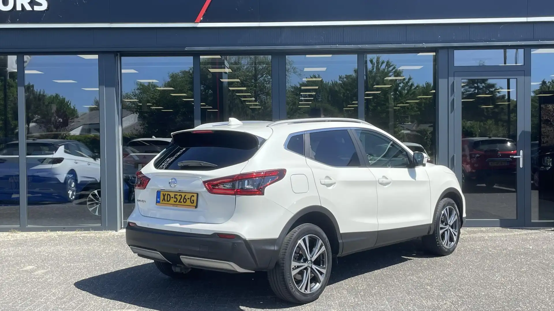 Nissan Qashqai 1.2 N-Connecta | Panoramadak | Trekhaak | Automaat Wit - 2