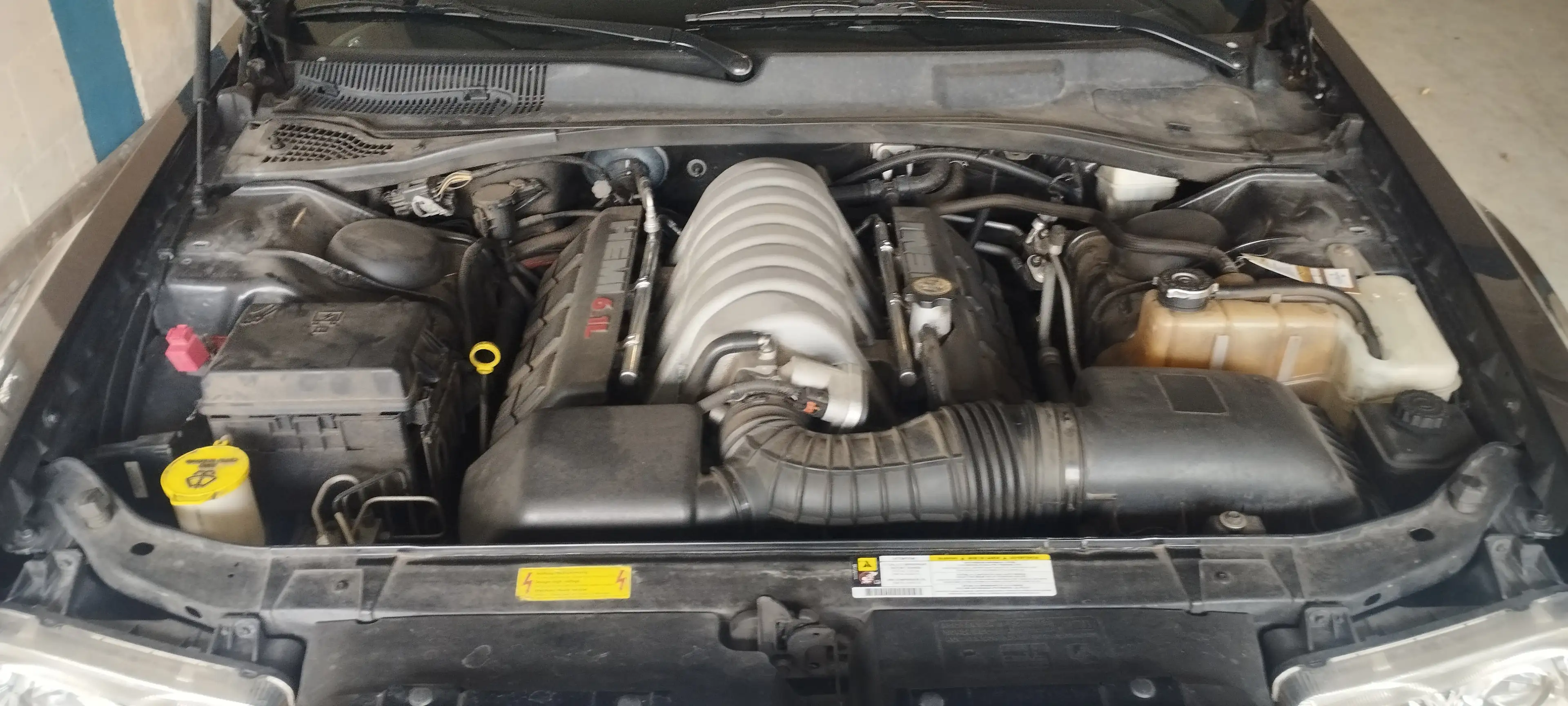 Chrysler 300C 6.1 SRT8 — photo 14