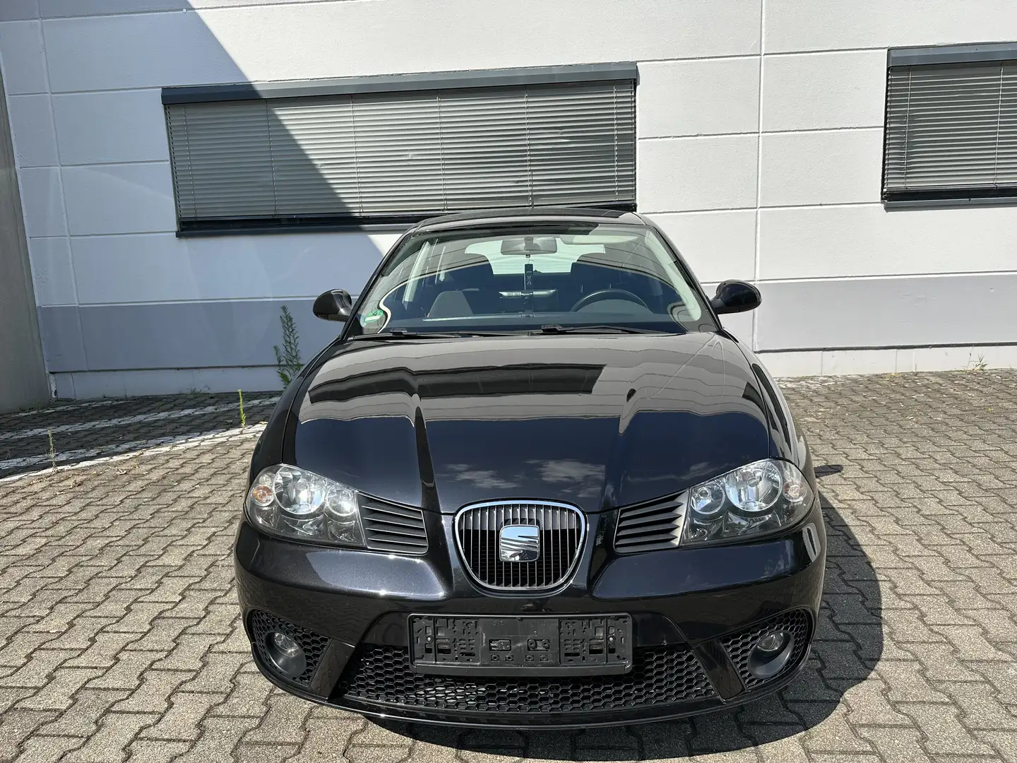 SEAT Ibiza 1.4, Klima. CarPlay, 8-fach bereift, Tüv 02/27 Schwarz - 1