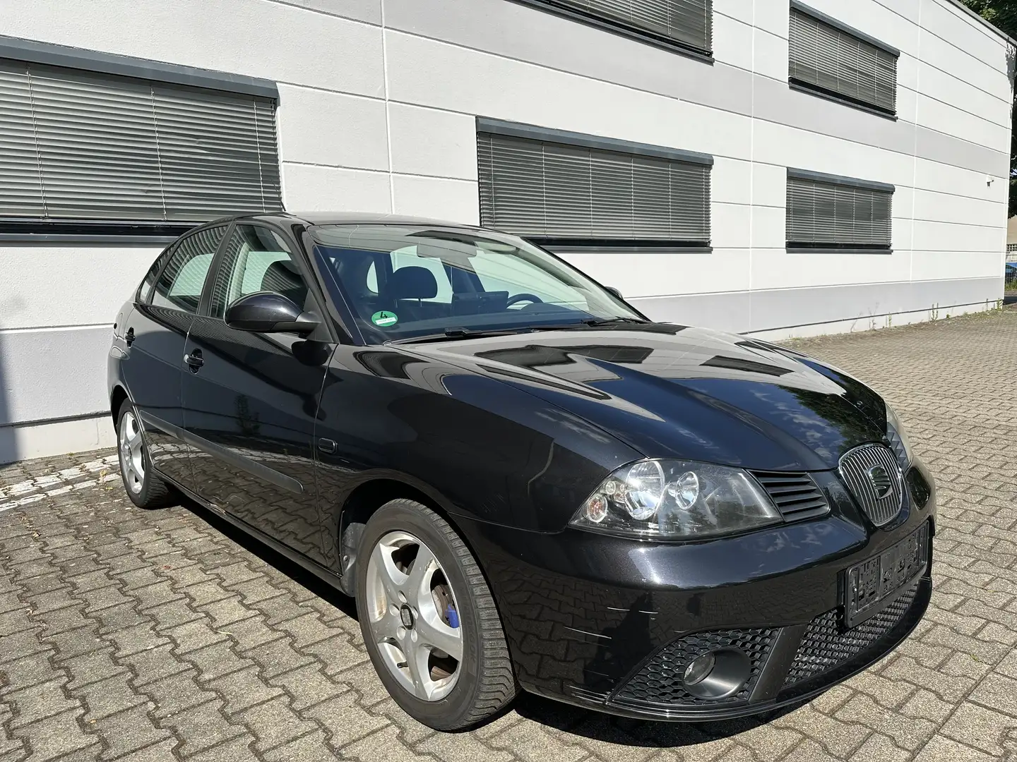 SEAT Ibiza 1.4, Klima. CarPlay, 8-fach bereift, Tüv 02/27 Schwarz - 2