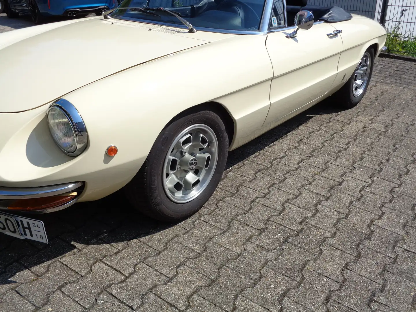 Alfa Romeo Spider 1750 Rundheck, Motor 5Tkm, einmaliger Sammlerzust Beige - 2