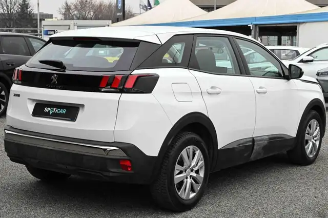 Peugeot 3008 view 5