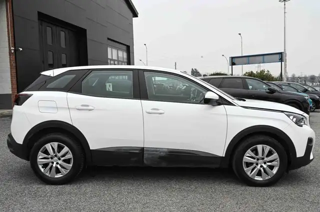 Peugeot 3008 view 4