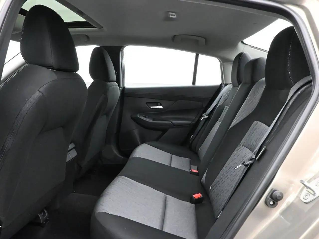 Nissan Sentra снимка Nissan Sentra