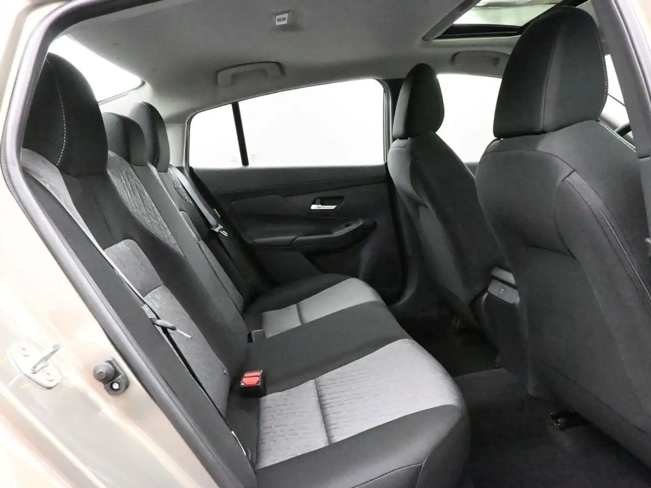 Nissan Sentra снимка Nissan Sentra