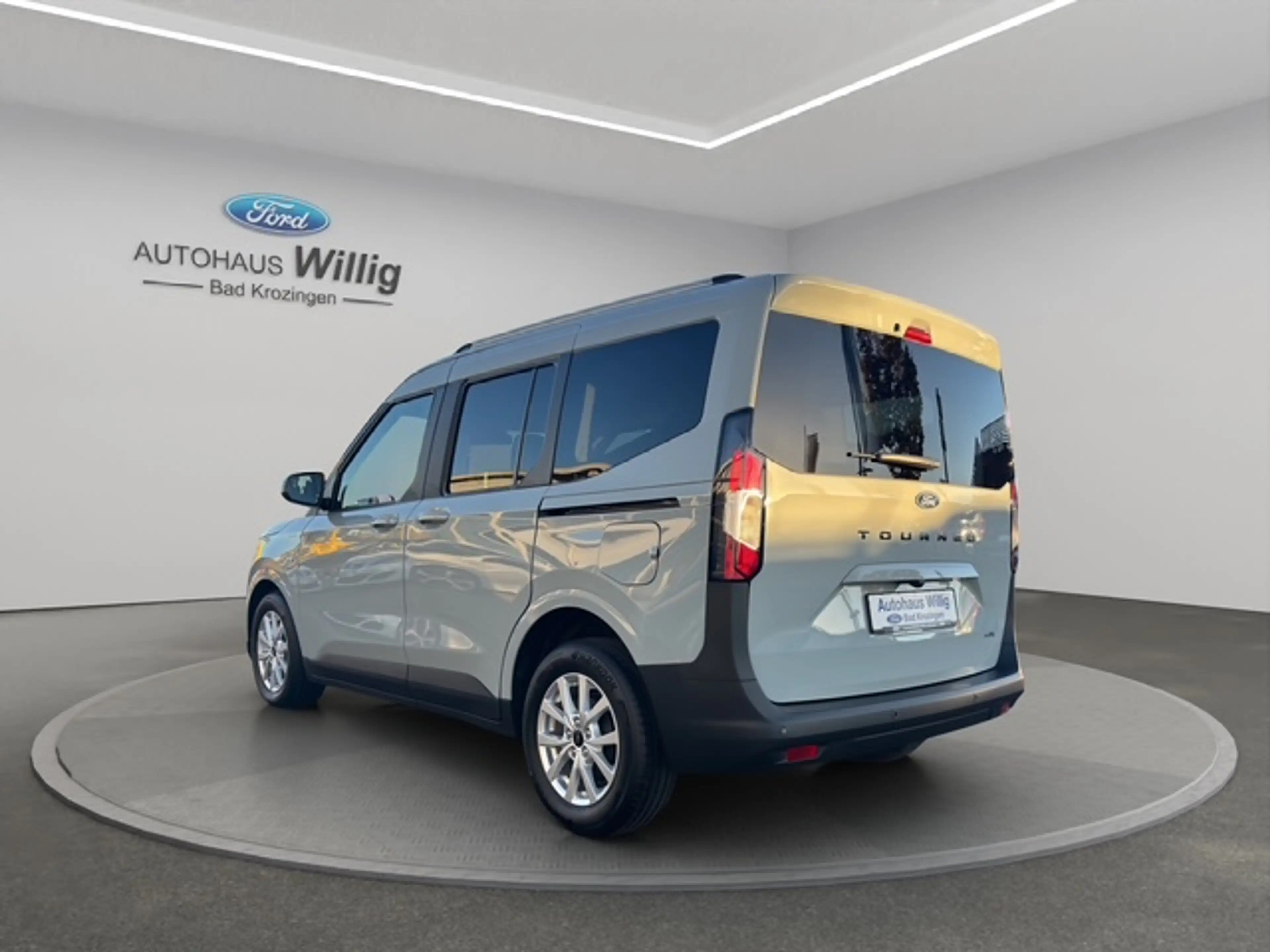 Ford Tourneo Courier Titanium Fahrerassistenz-Paket 3 — photo 4