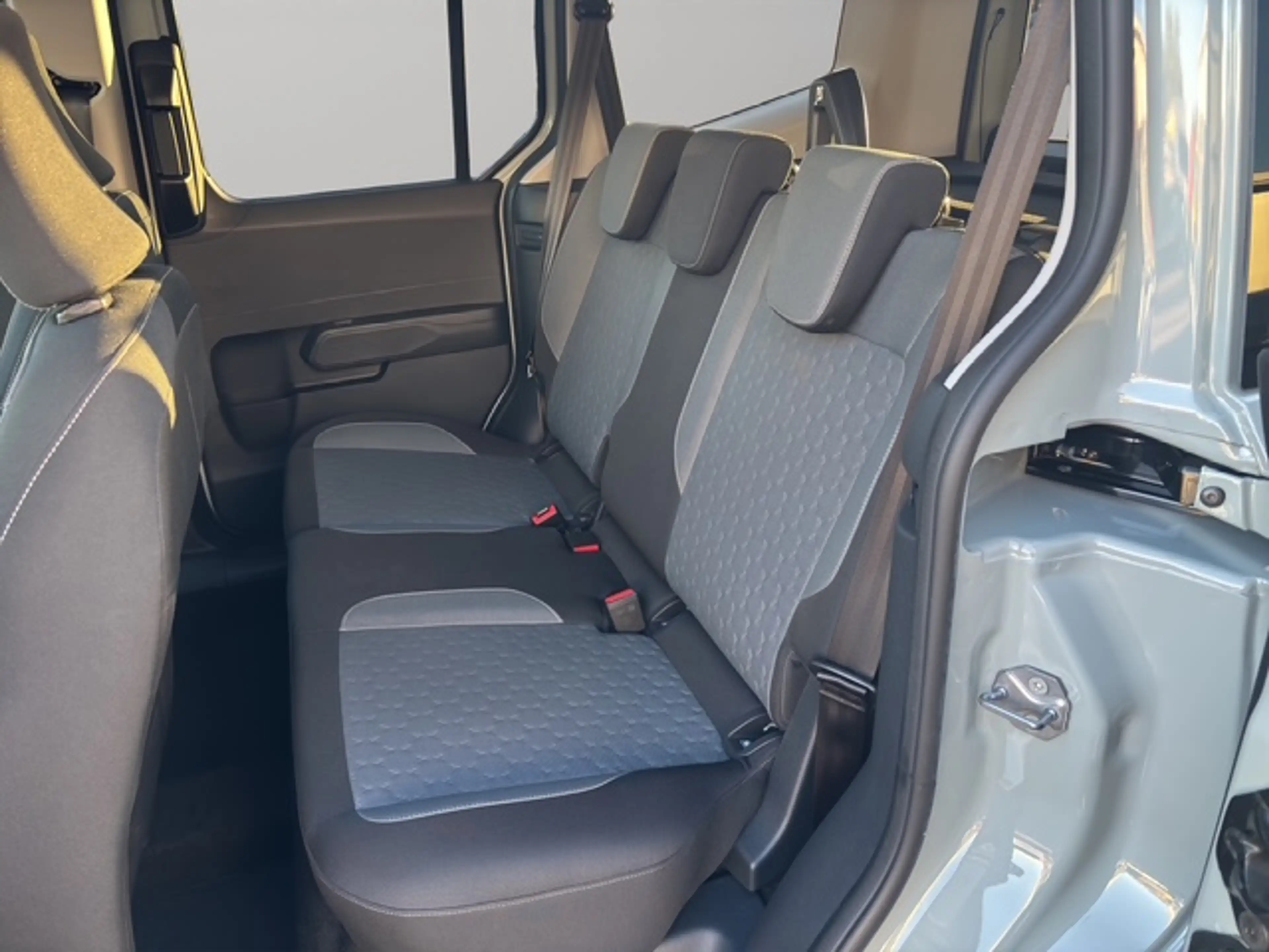 Ford Tourneo Courier Titanium Fahrerassistenz-Paket 3 — photo 13