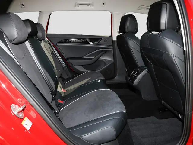 Volkswagen Passat view 12