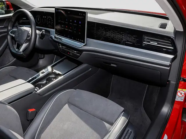 Volkswagen Passat view 10