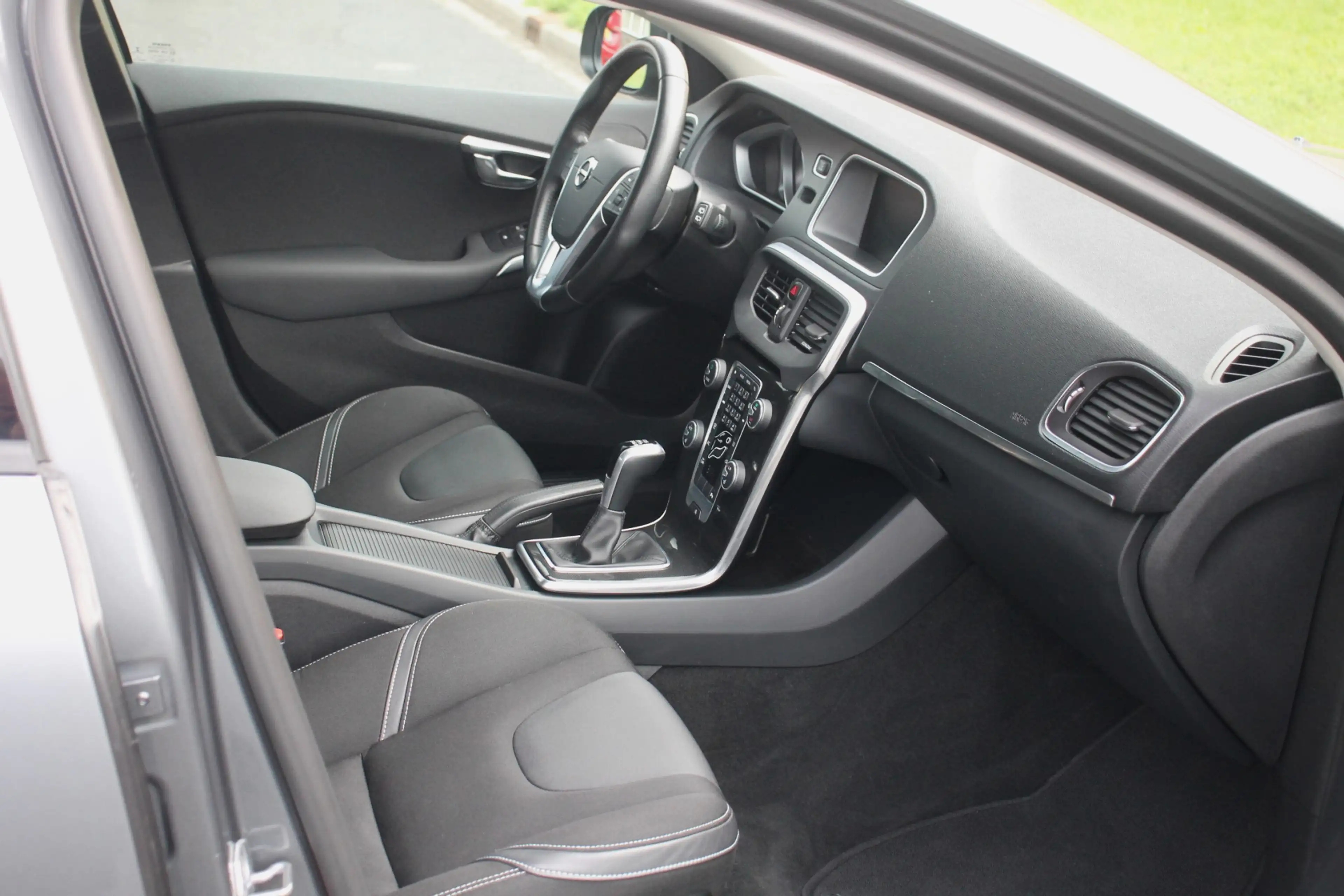 Volvo V40 2.0 T2 Nordic+ — photo 9
