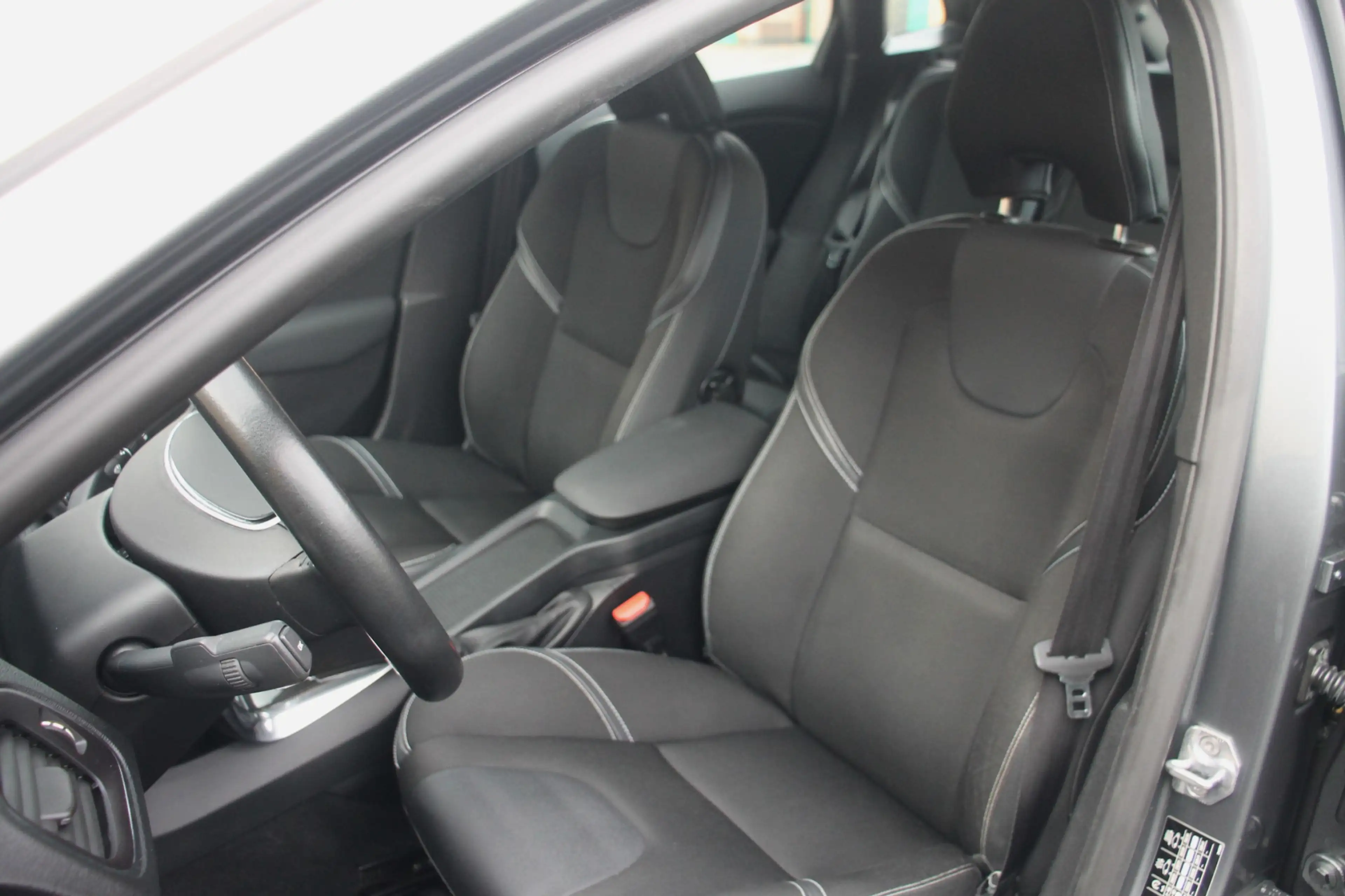 Volvo V40 2.0 T2 Nordic+ — photo 6