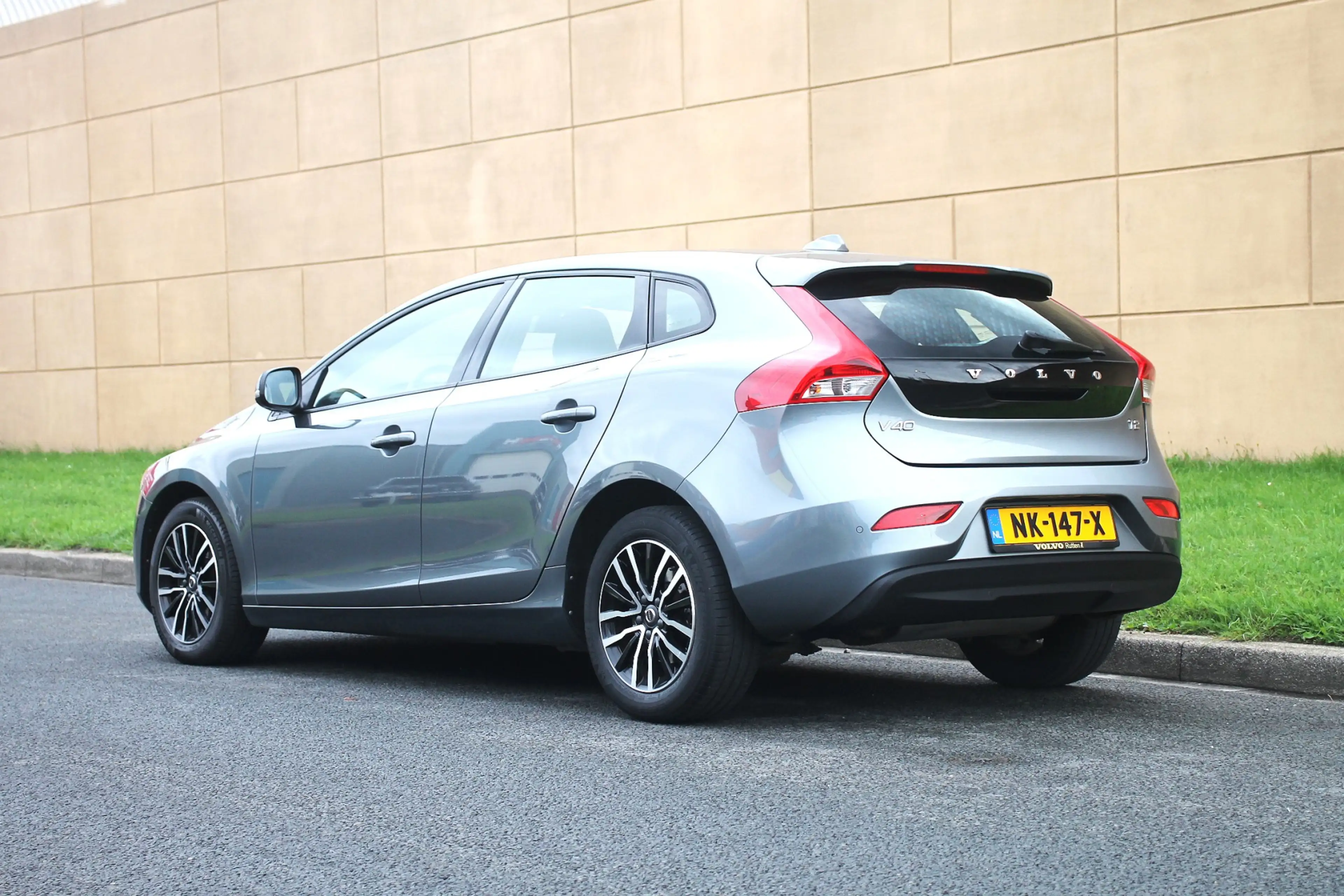 Volvo V40 2.0 T2 Nordic+ — photo 11