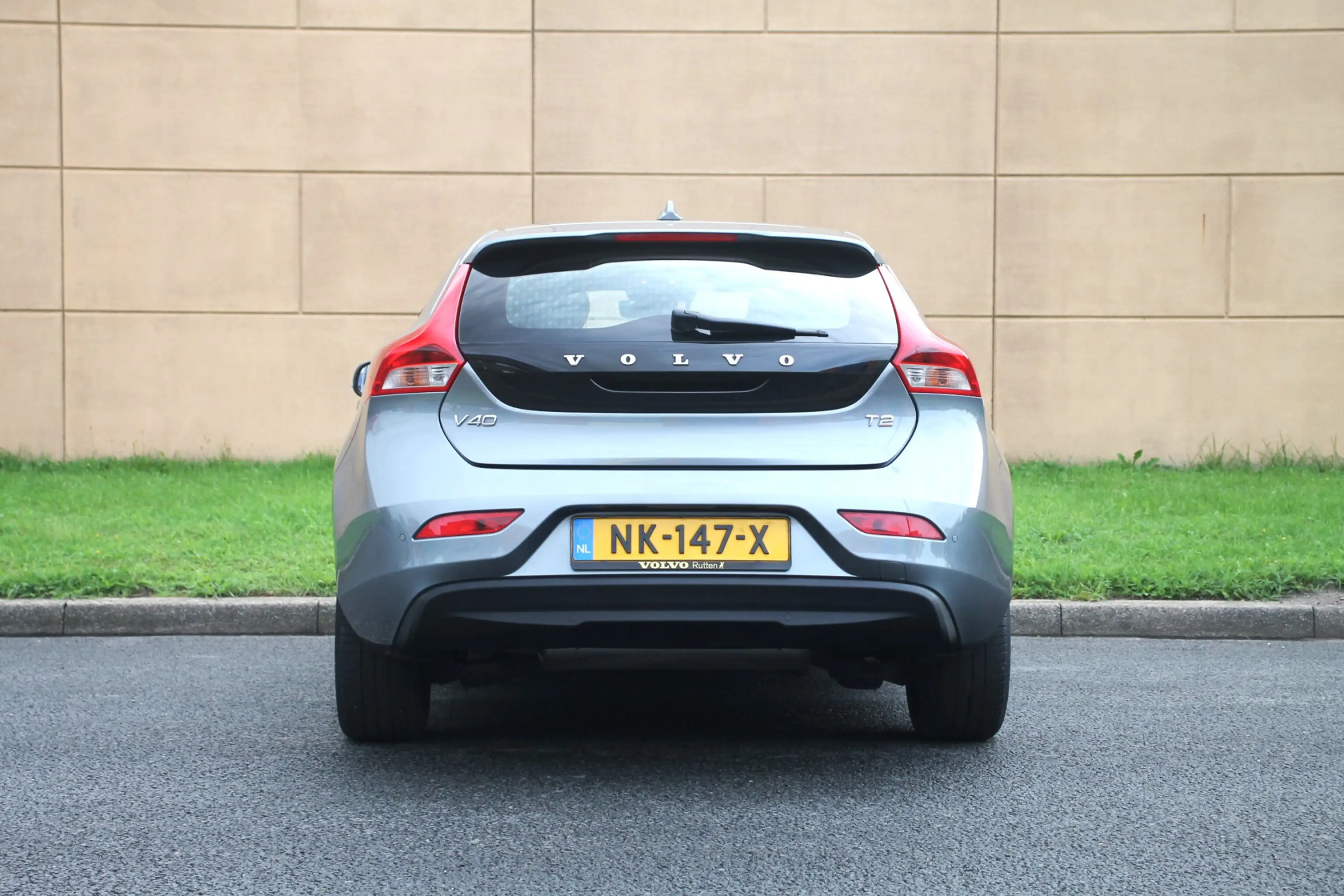 Volvo V40 2.0 T2 Nordic+ — photo 14