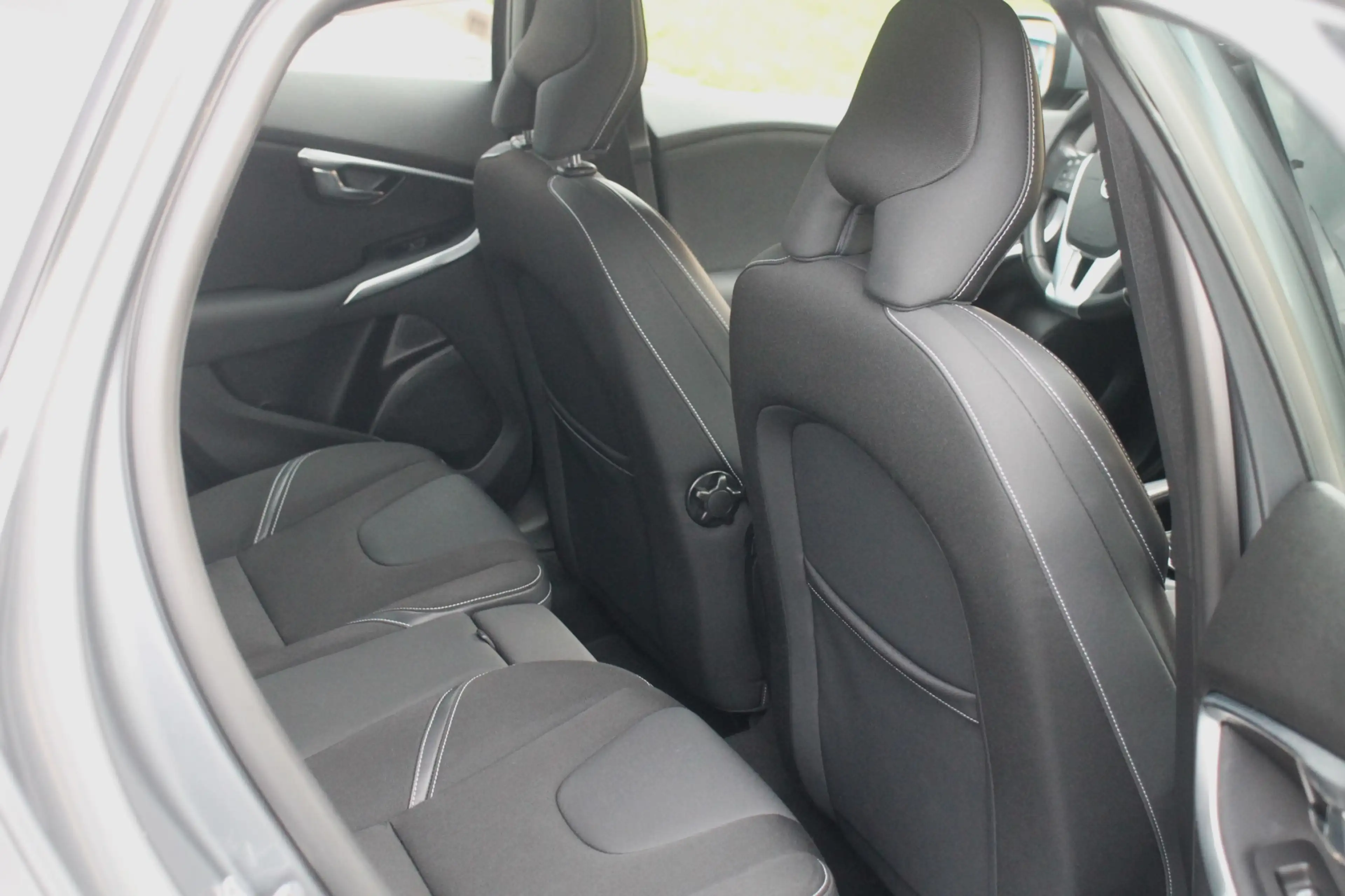Volvo V40 2.0 T2 Nordic+ — photo 8