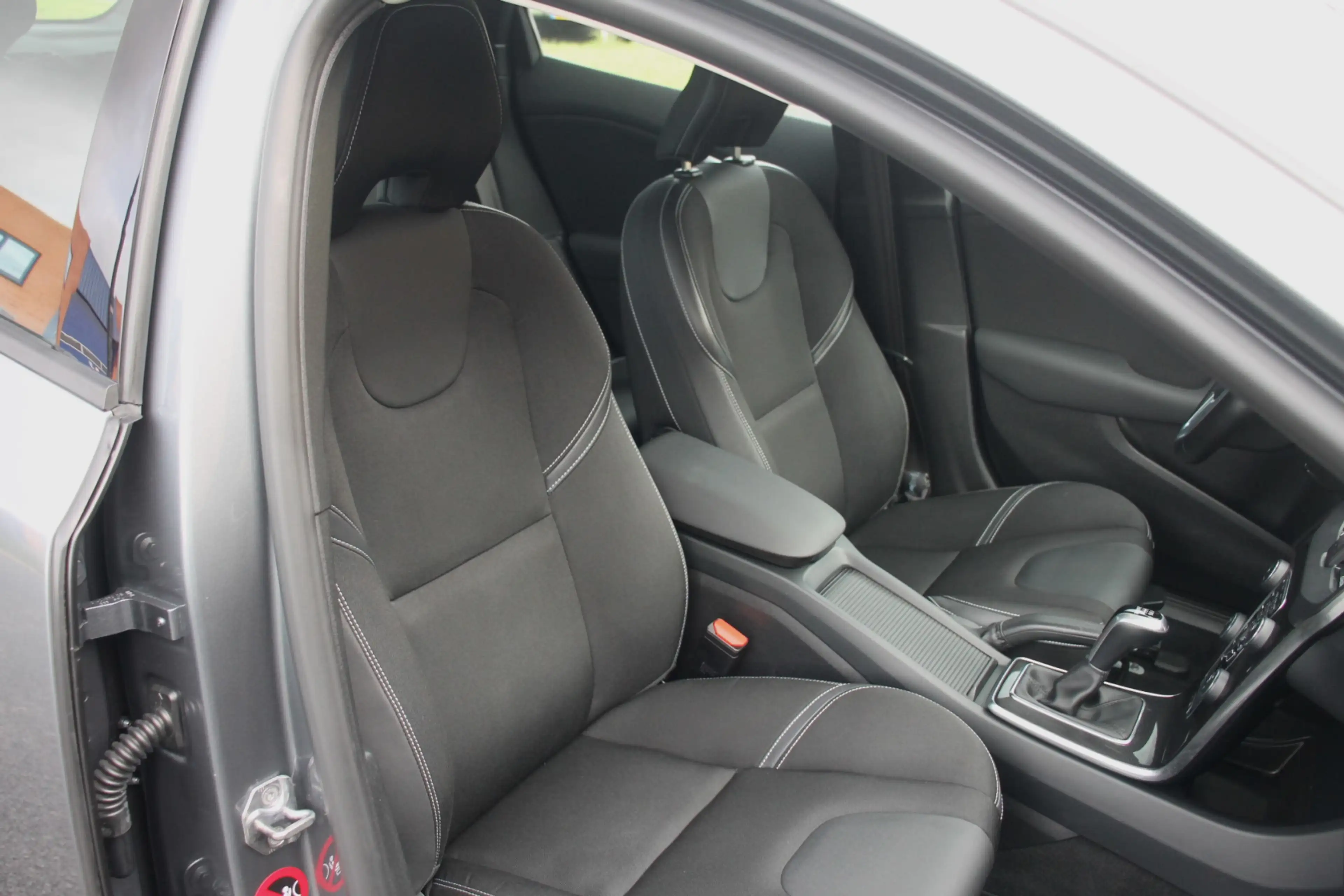 Volvo V40 2.0 T2 Nordic+ — photo 10