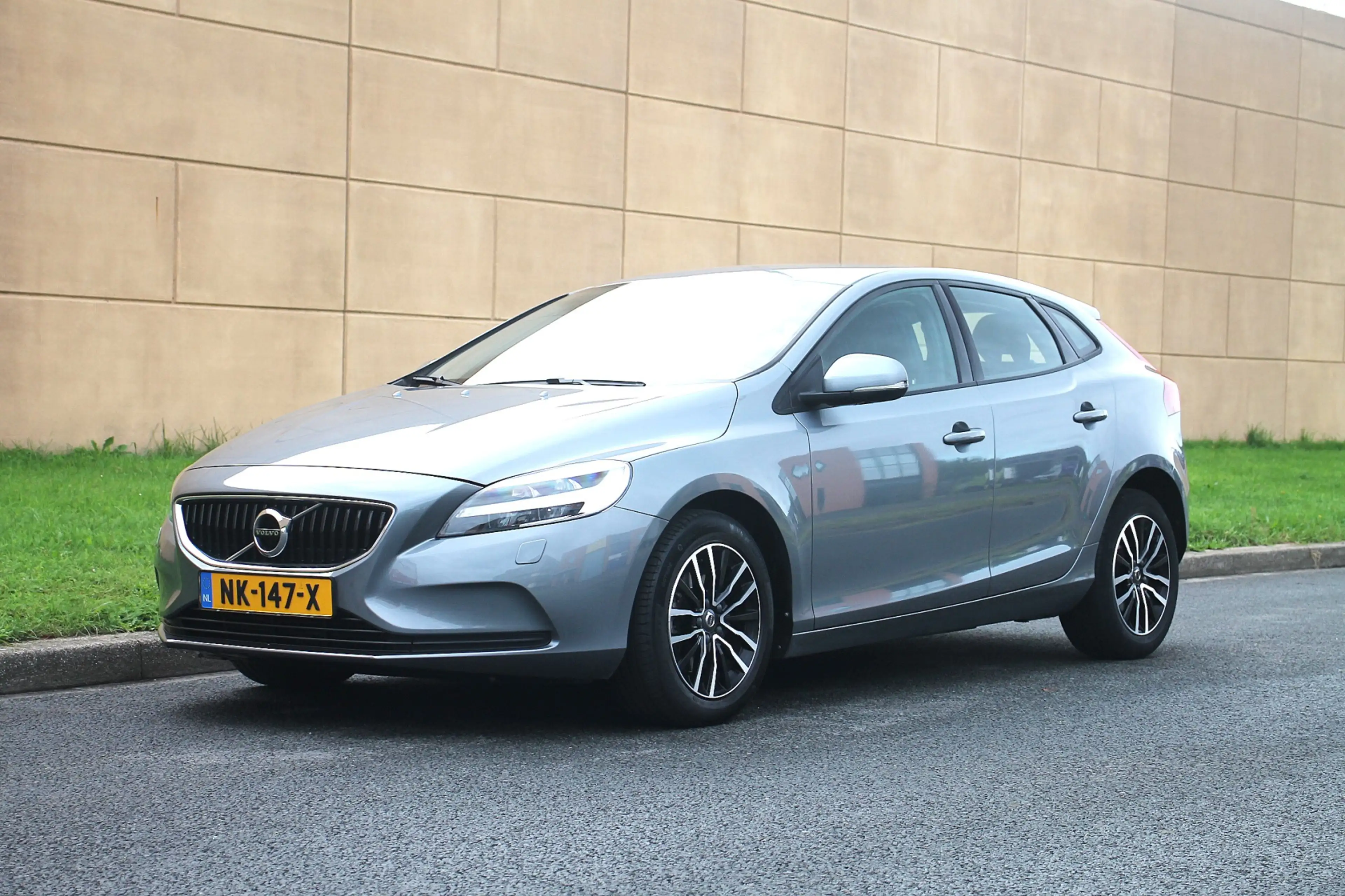 Volvo V40 2.0 T2 Nordic+ — photo 13