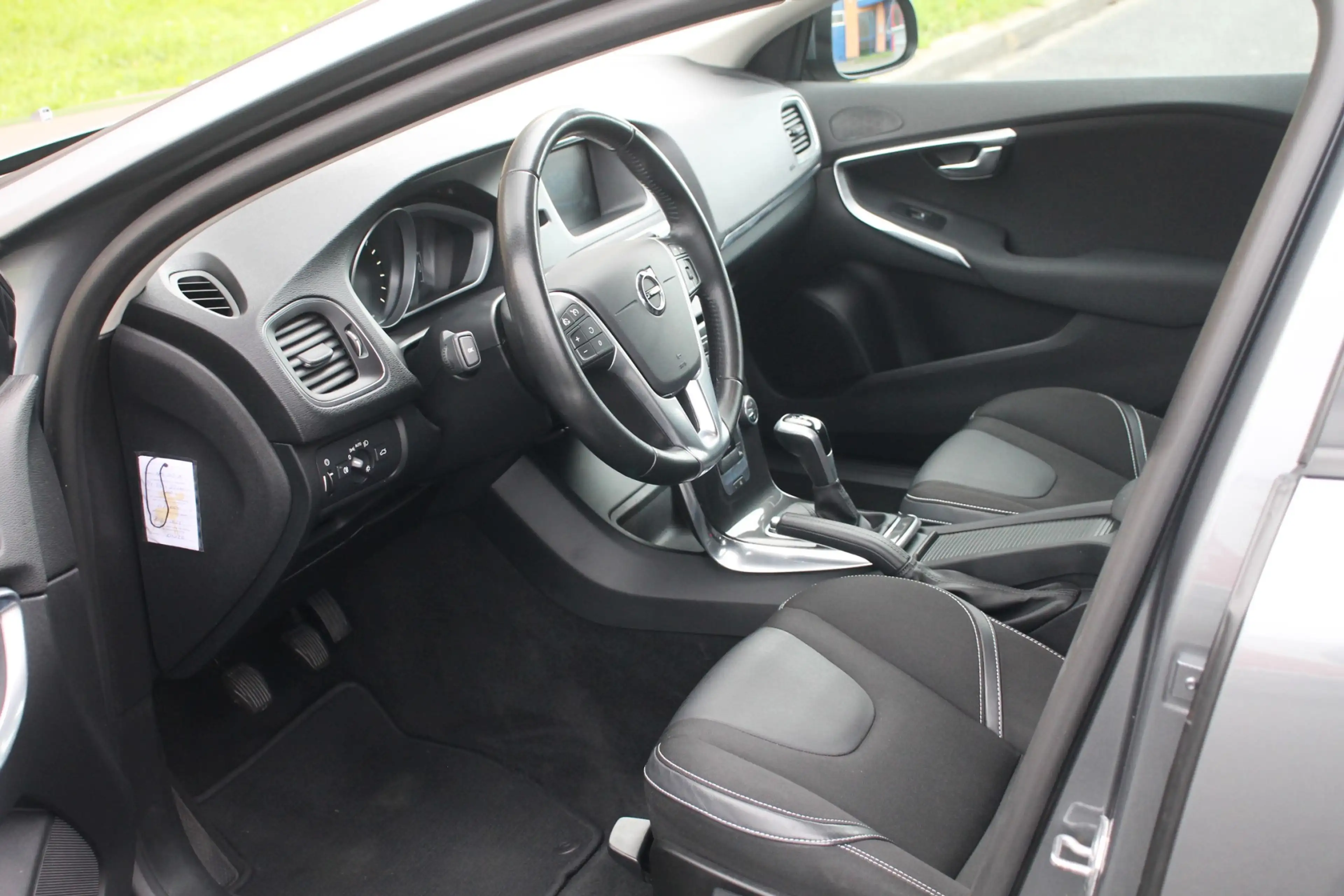 Volvo V40 2.0 T2 Nordic+ — photo 5