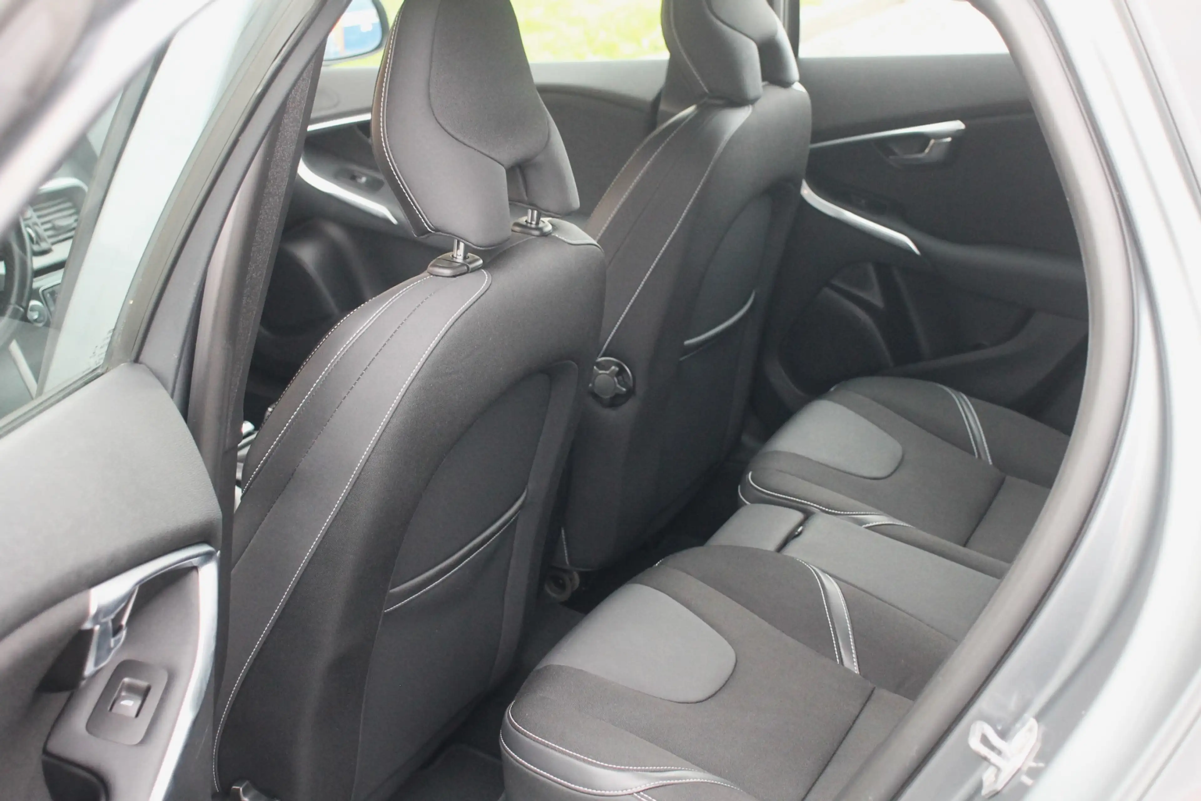 Volvo V40 2.0 T2 Nordic+ — photo 7