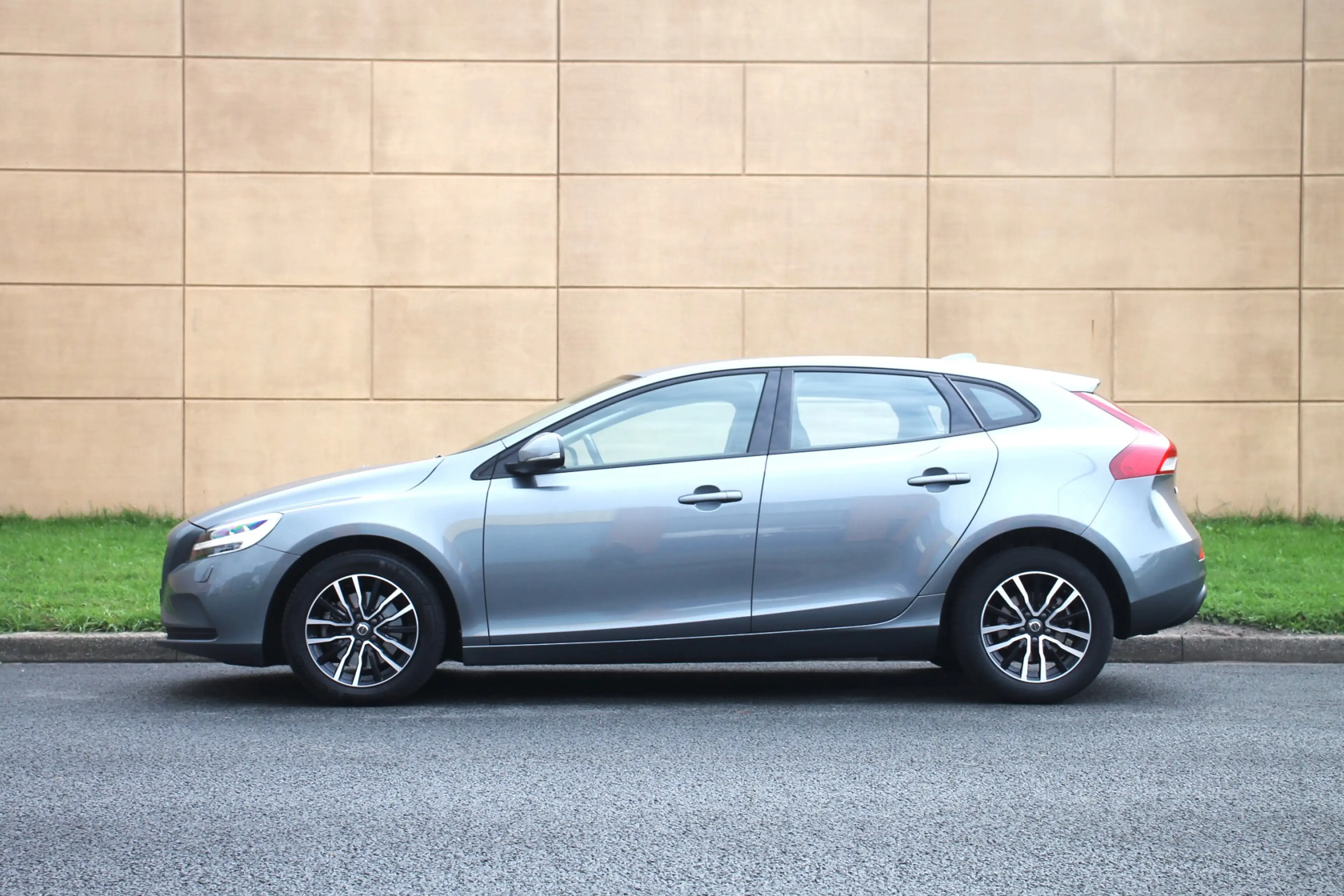Volvo V40 2.0 T2 Nordic+ — photo 12