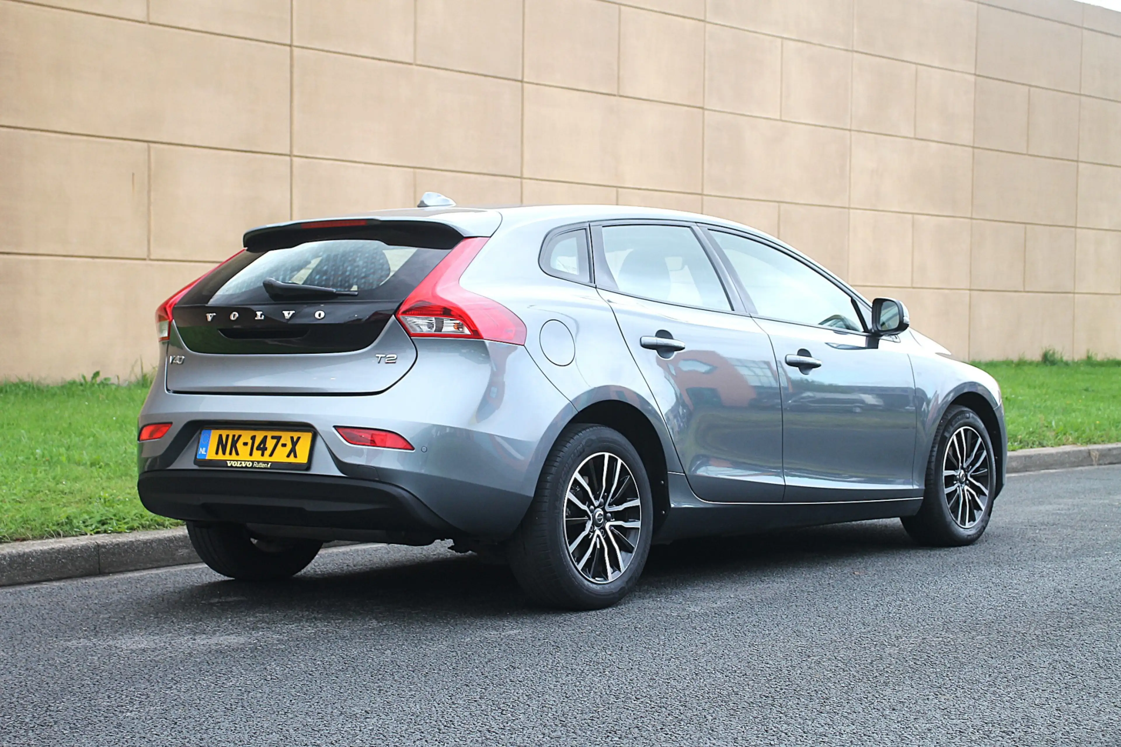 Volvo V40 2.0 T2 Nordic+ — photo 3