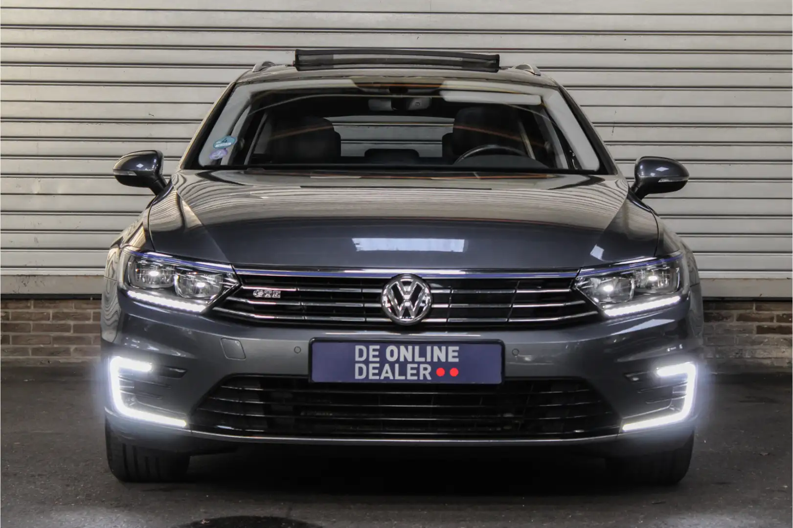 Volkswagen Passat Variant 1.4 TSI 218PK GTE |Pano|Camera|Carplay|Trekhhaak Grijs - 2